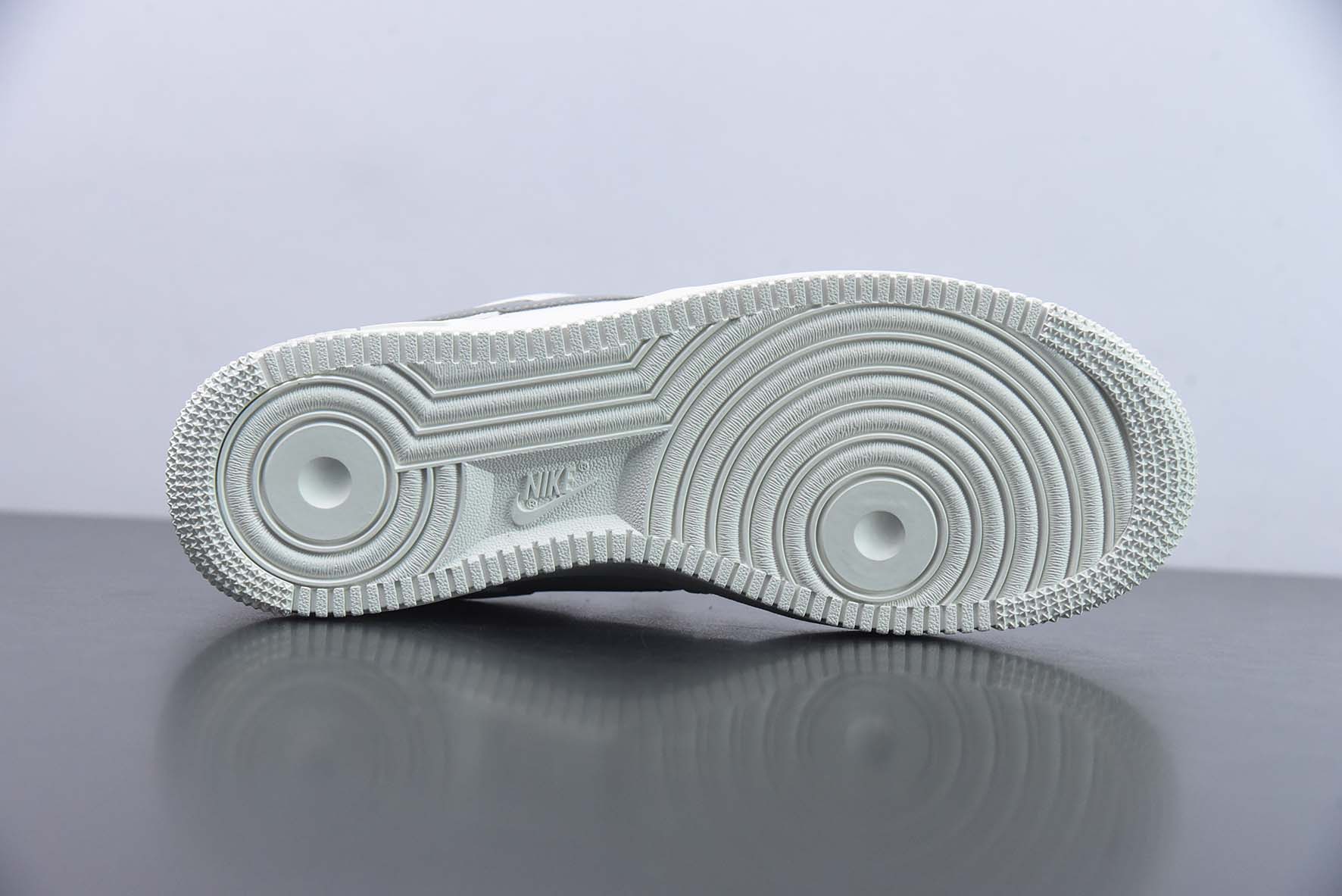 Nike Air Force 1 Low '07 低帮空军一号休闲板鞋米灰货号：CQ5059-222