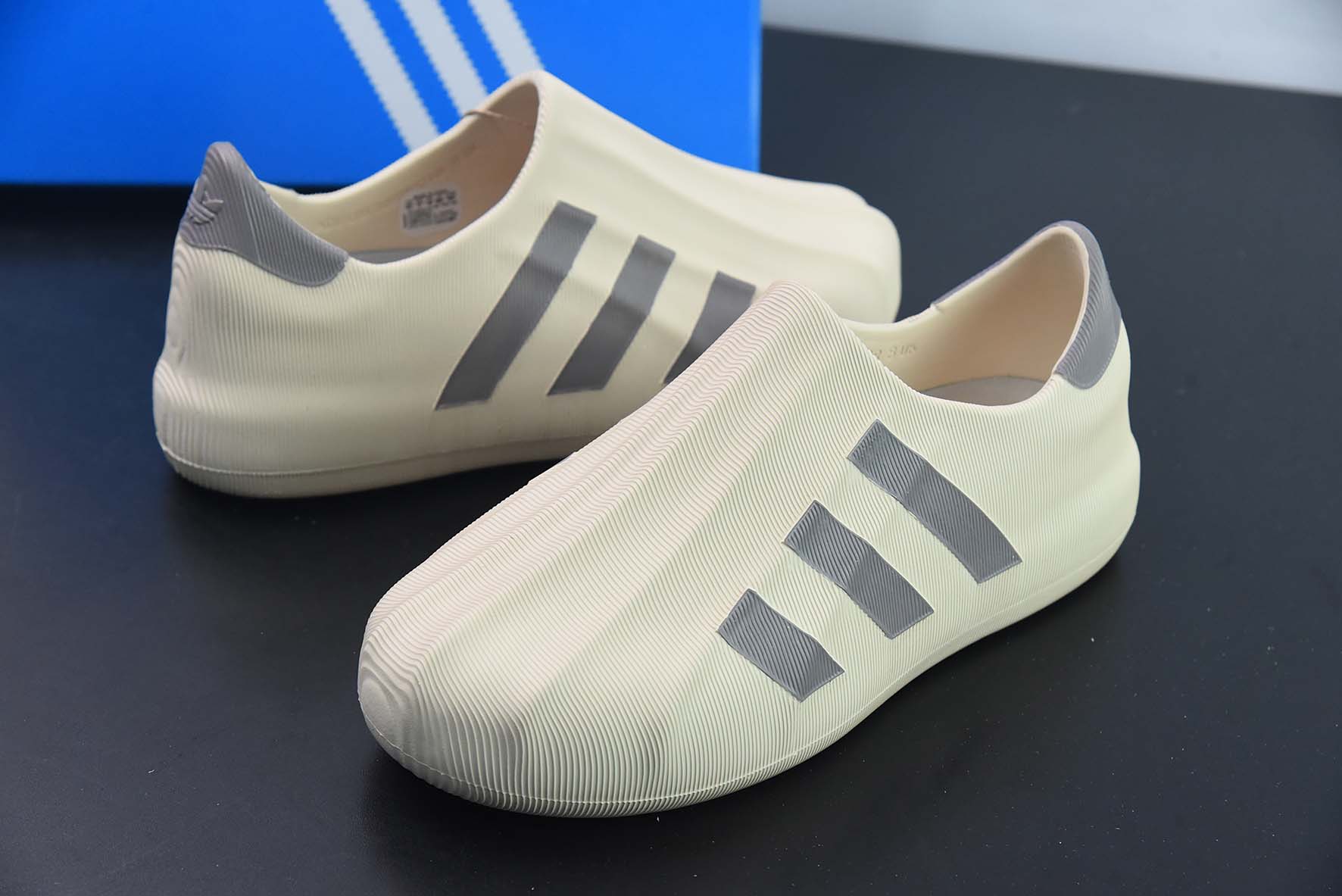 AD adiFOM Superstar 贝壳头版一脚蹬系列休闲运动鸭掌鞋 棕褐色 货号:HQ4652