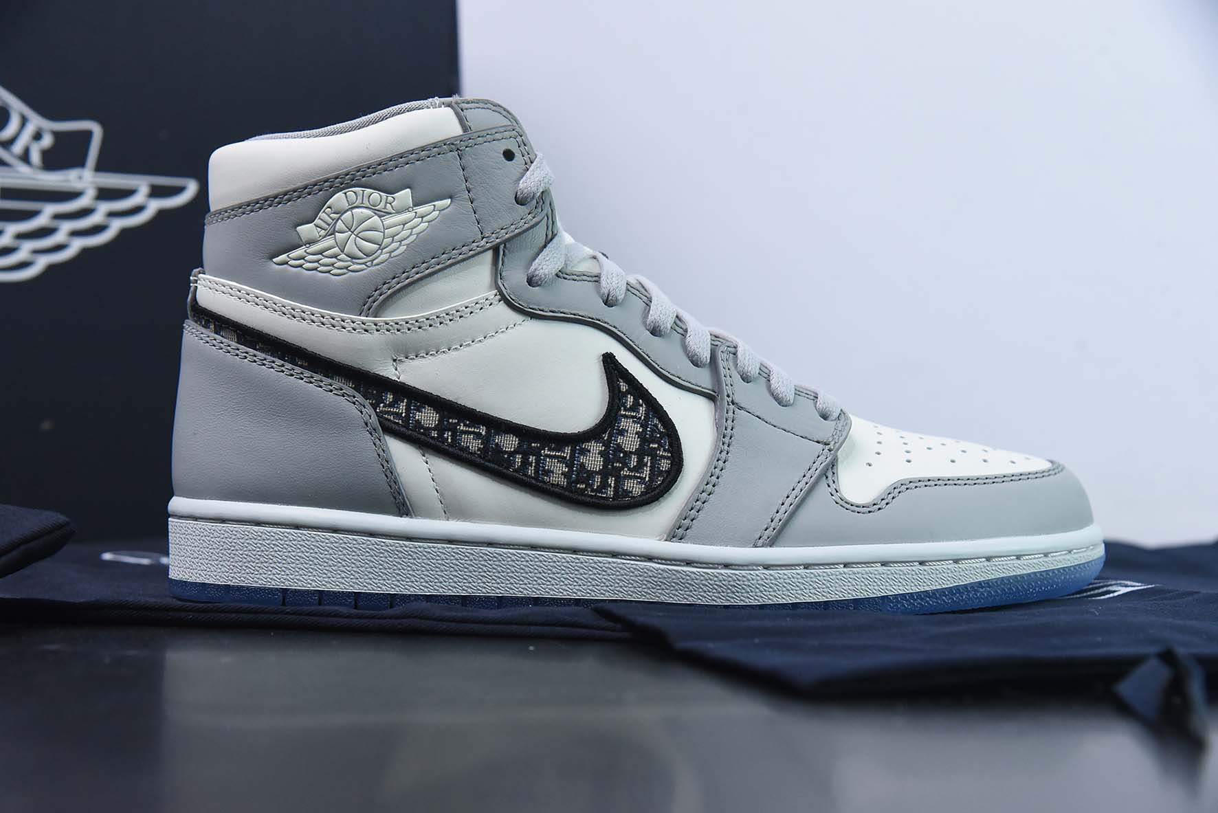 Dior X Air jordanan high OG高帮运动鞋 货号:CN8607-002