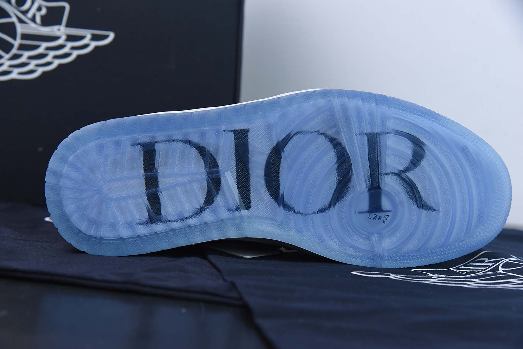 Dior X Air jordanan high OG高帮运动鞋 货号：CN8607-002
