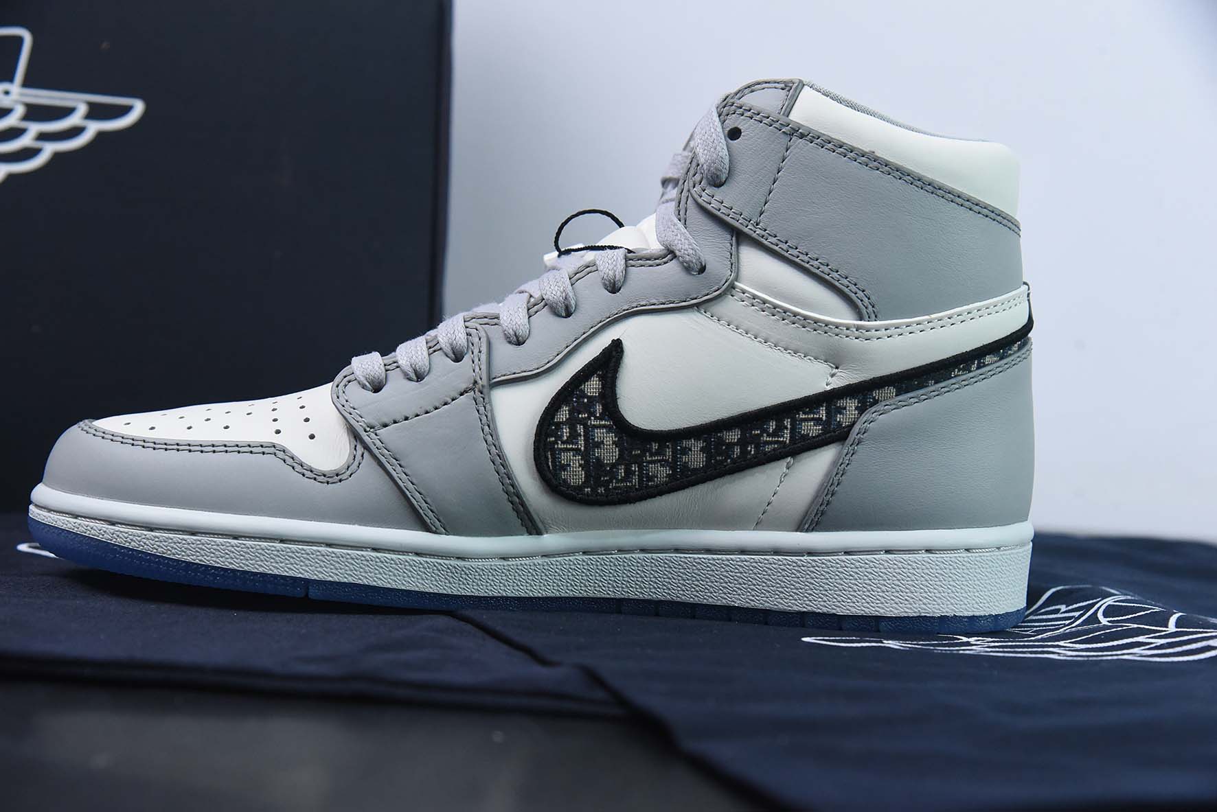 Dior X Air jordanan high OG高帮运动鞋 货号:CN8607-002