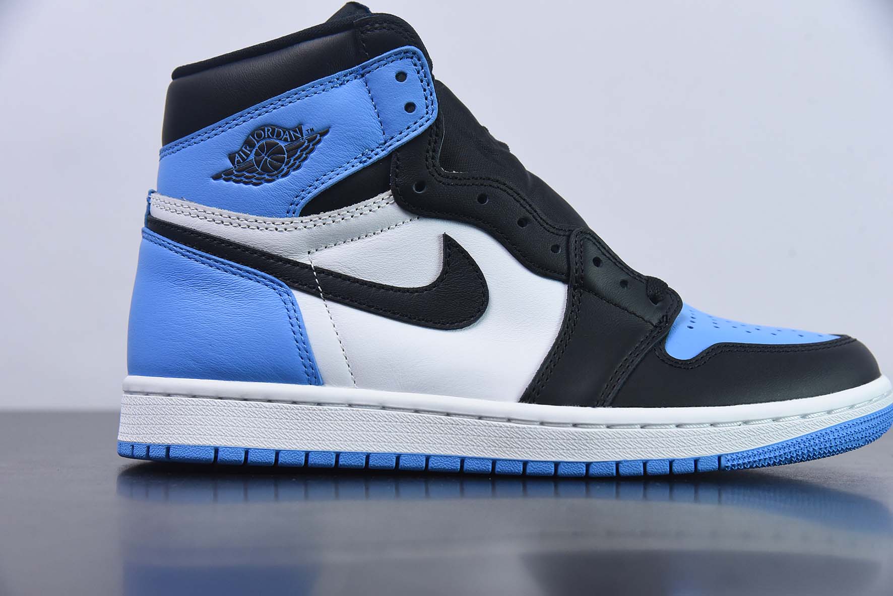 THFT25785056 Air Jordan 1 High OG "University Blue" azul Carolina negro dedo número de artículo: DZ5485-400 tallas: 40-…