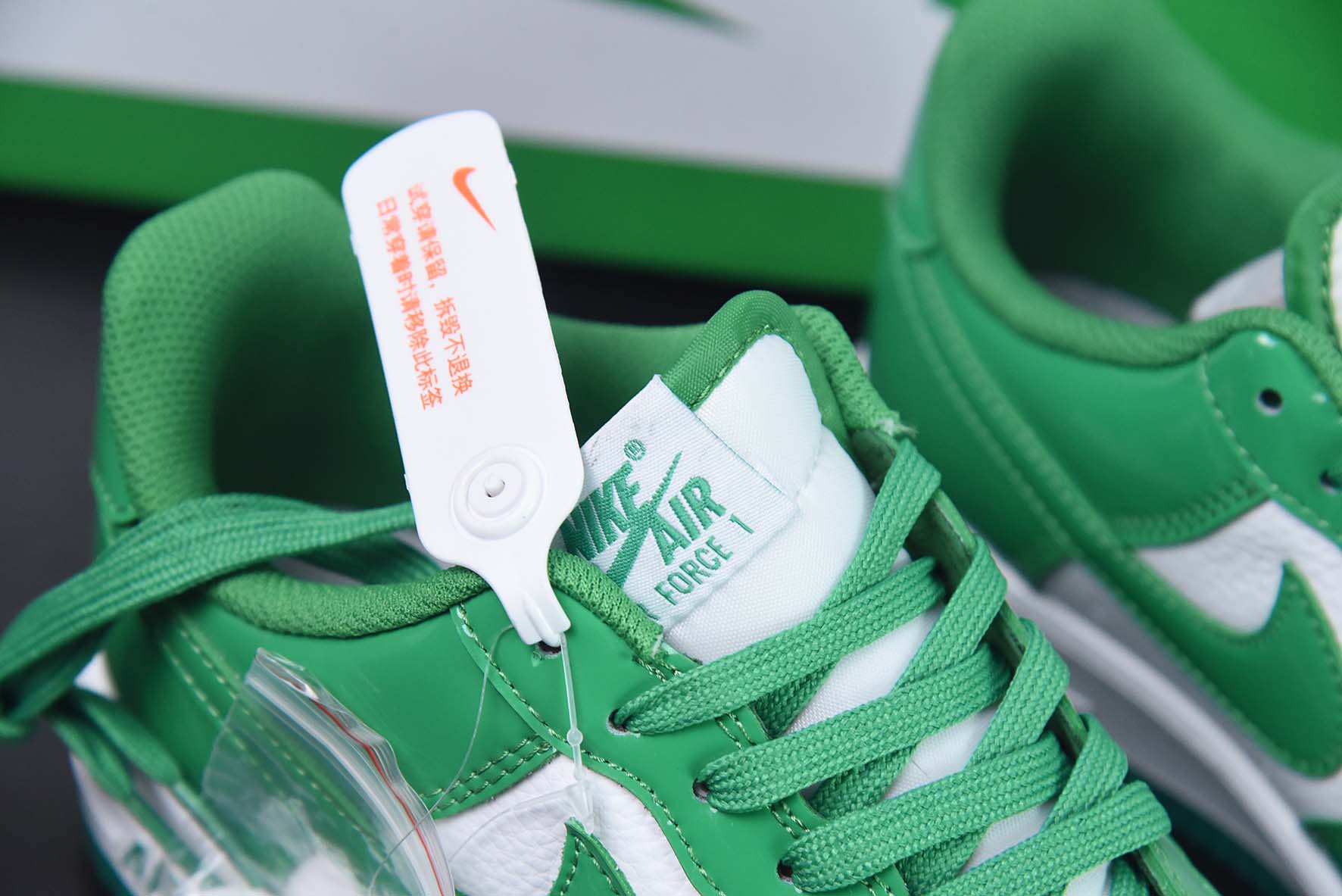 Nike Air Force 1 Low 白绿漆皮 空军一号低帮运动休闲板鞋 货号：HP3656-511