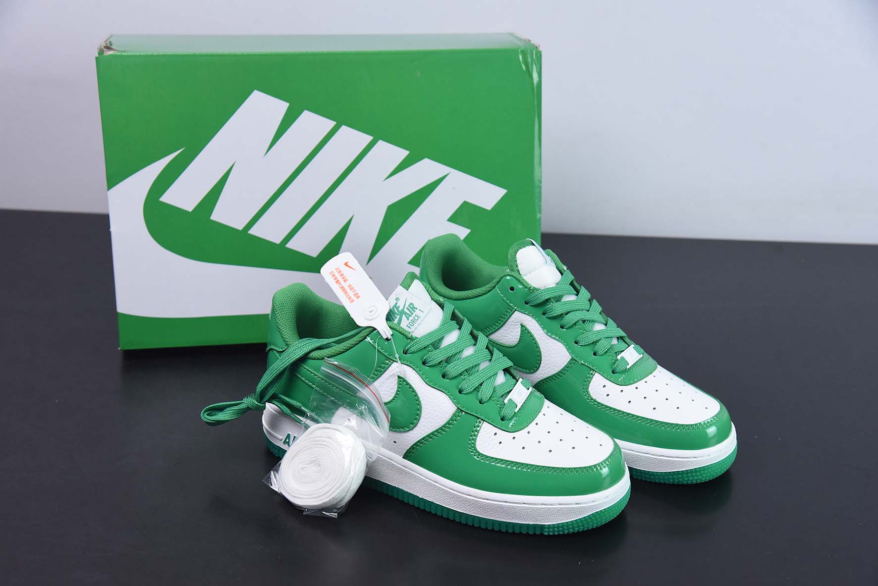 Nike Air Force 1 Low 白绿漆皮 空军一号低帮运动休闲板鞋 货号：HP3656-511