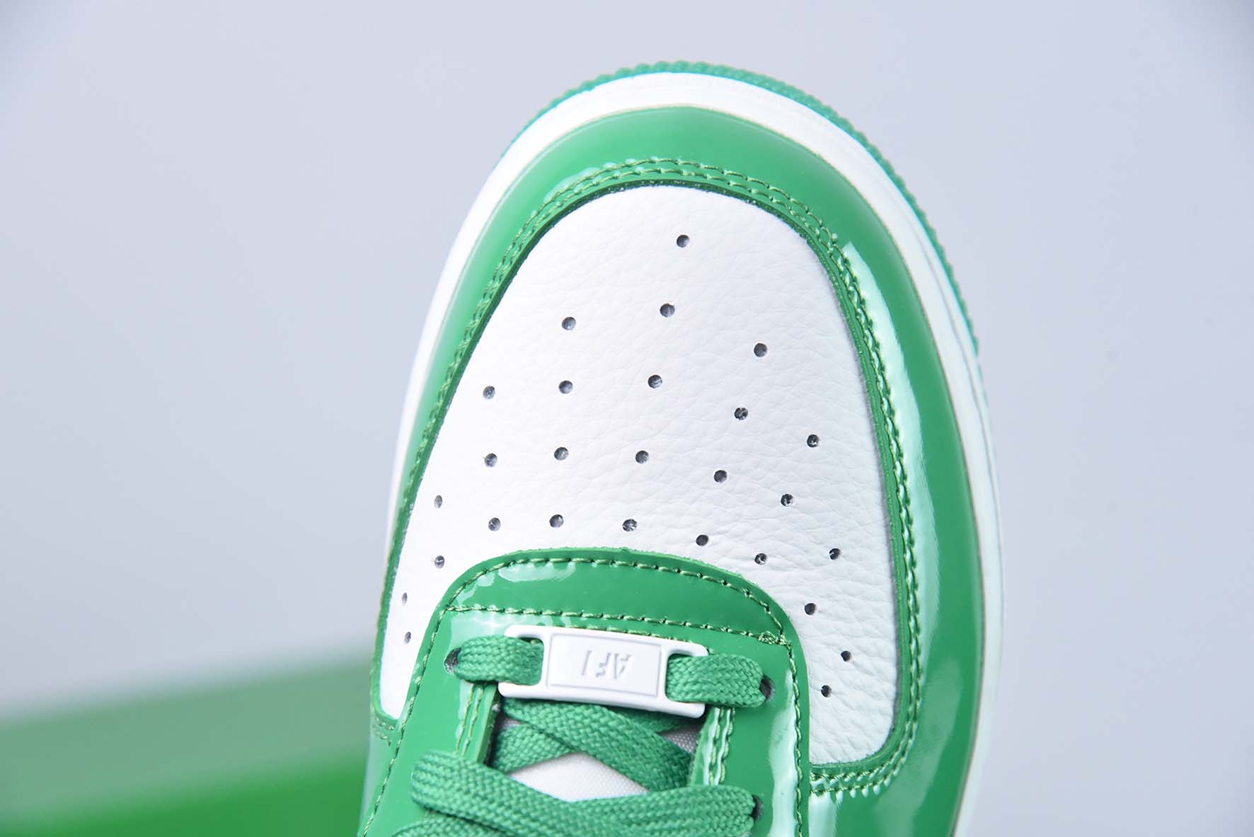 Nike Air Force 1 Low 白绿漆皮 空军一号低帮运动休闲板鞋 货号：HP3656-511