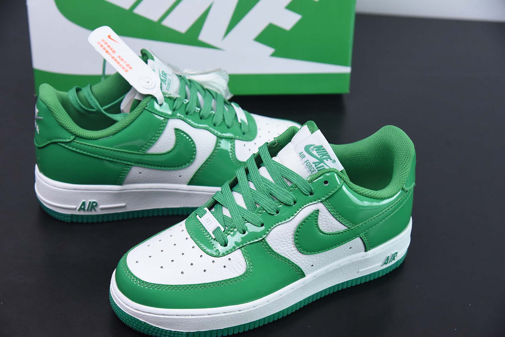 Nike Air Force 1 Low 白绿漆皮 空军一号低帮运动休闲板鞋 货号：HP3656-511