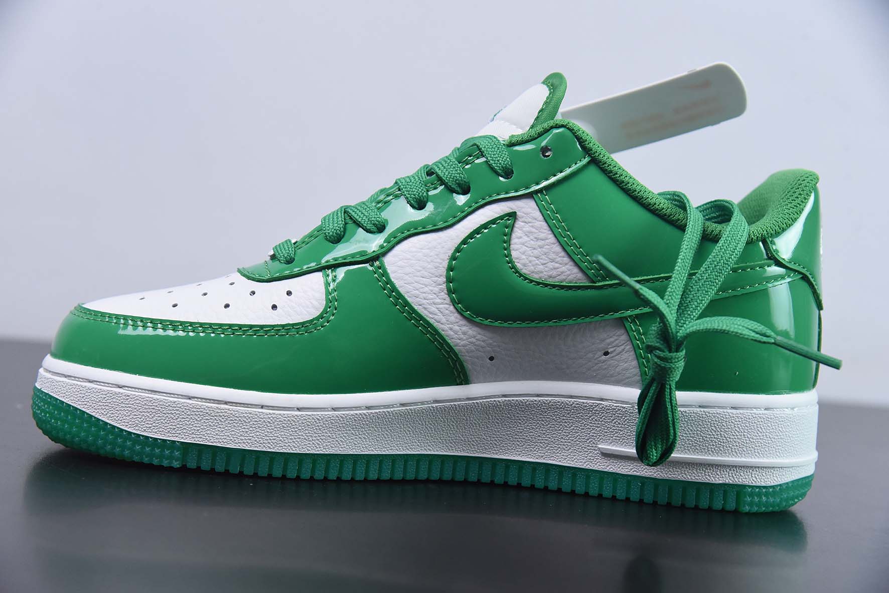Nike Air Force 1 Low 白绿漆皮 空军一号低帮运动休闲板鞋 货号：HP3656-511
