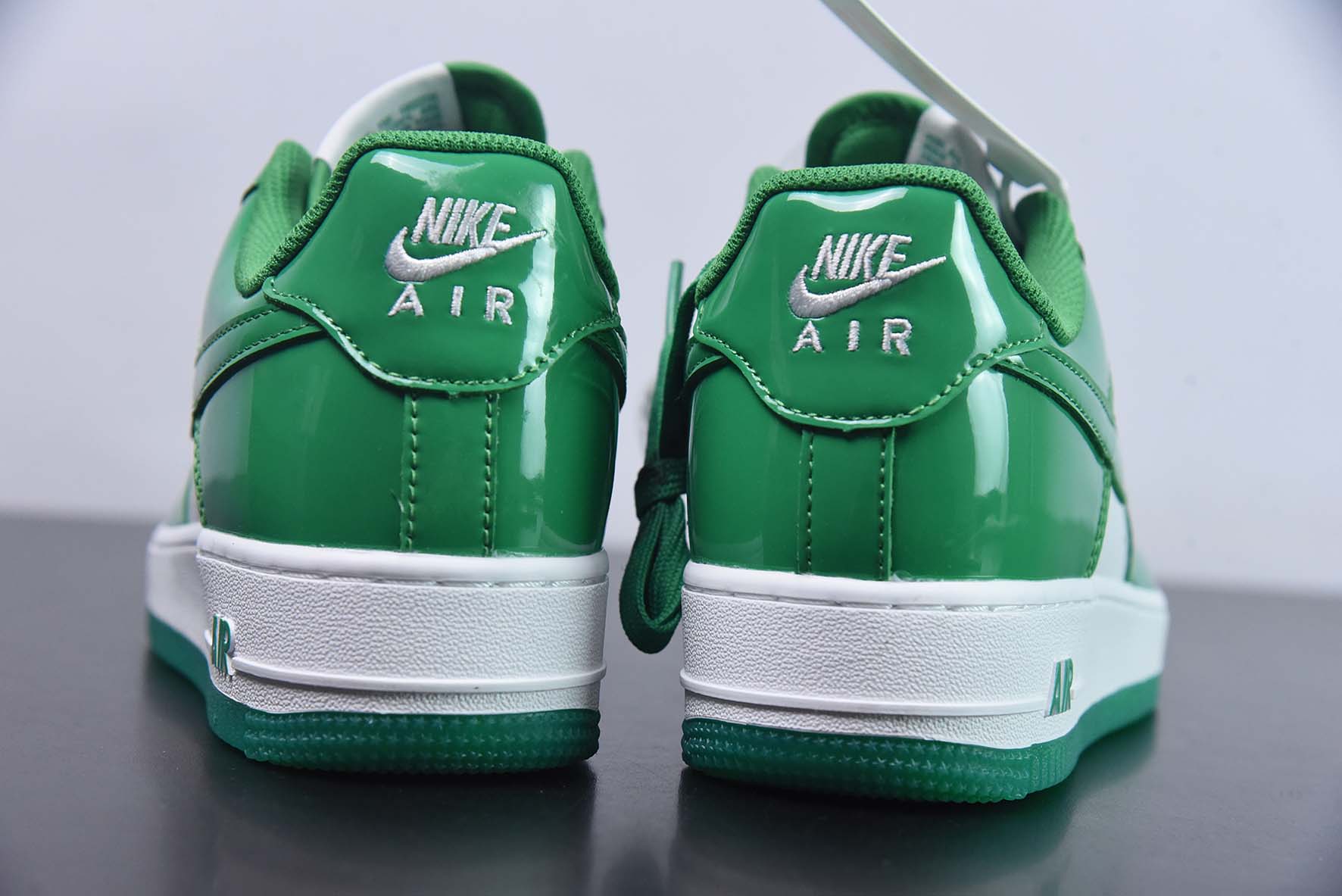 Nike Air Force 1 Low 白绿漆皮 空军一号低帮运动休闲板鞋 货号：HP3656-511