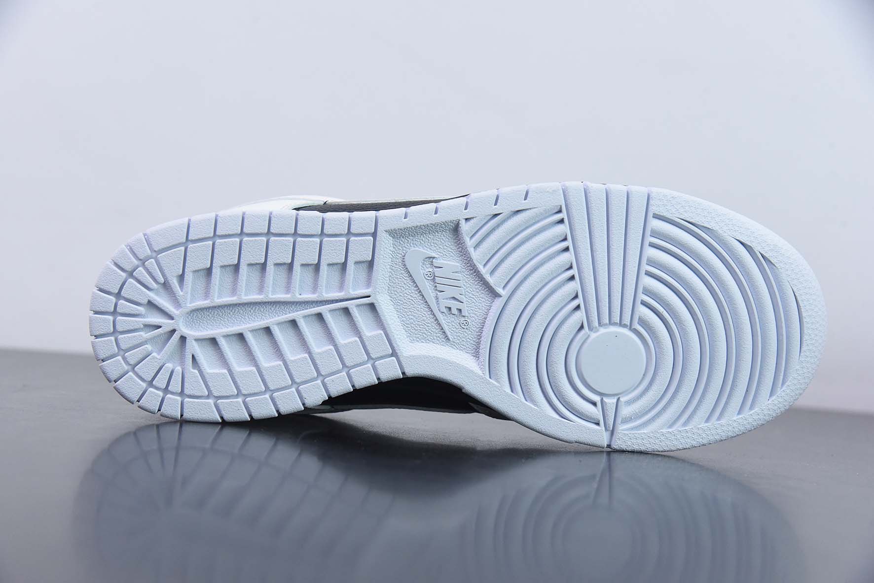Nike SB Dunk Low"Reverse Panda"“白黑翻转熊猫”运动鞋 货号:FD9064-011