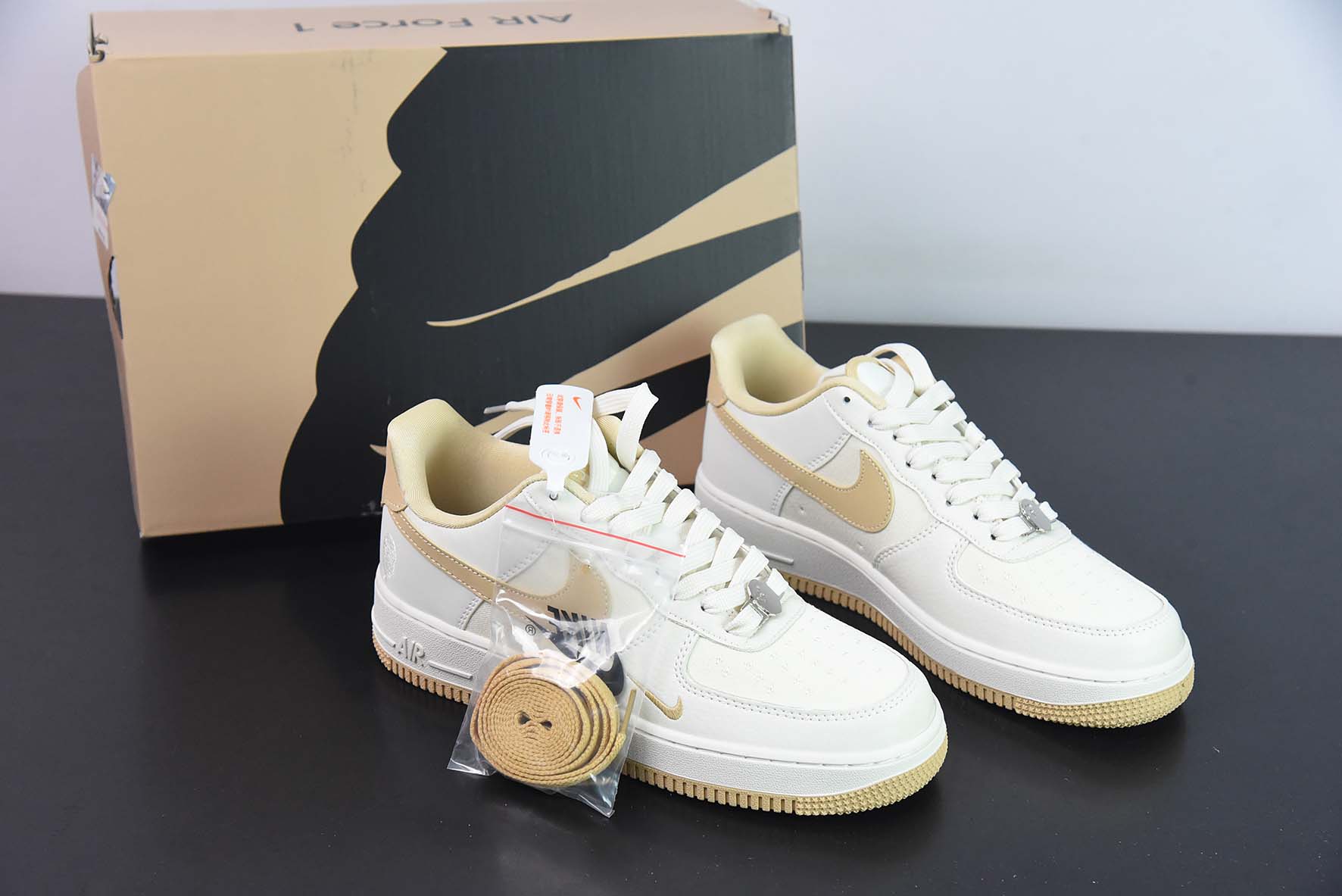 Nike Air Force 1 Low 空军一号低帮运动休闲板鞋猿人头联名 双勾 米白黄色 货号:BS9055 747