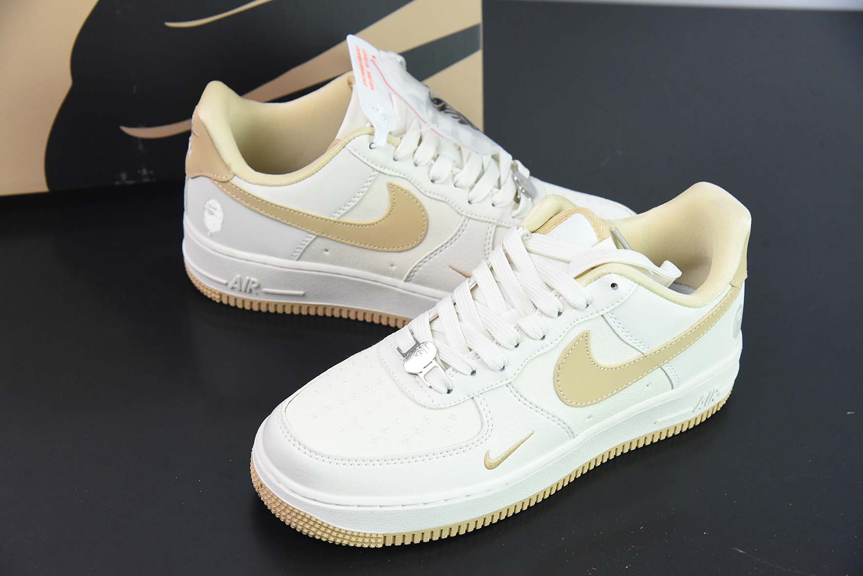 Nike Air Force 1 Low 空军一号低帮运动休闲板鞋猿人头联名 双勾 米白黄色 货号:BS9055 747
