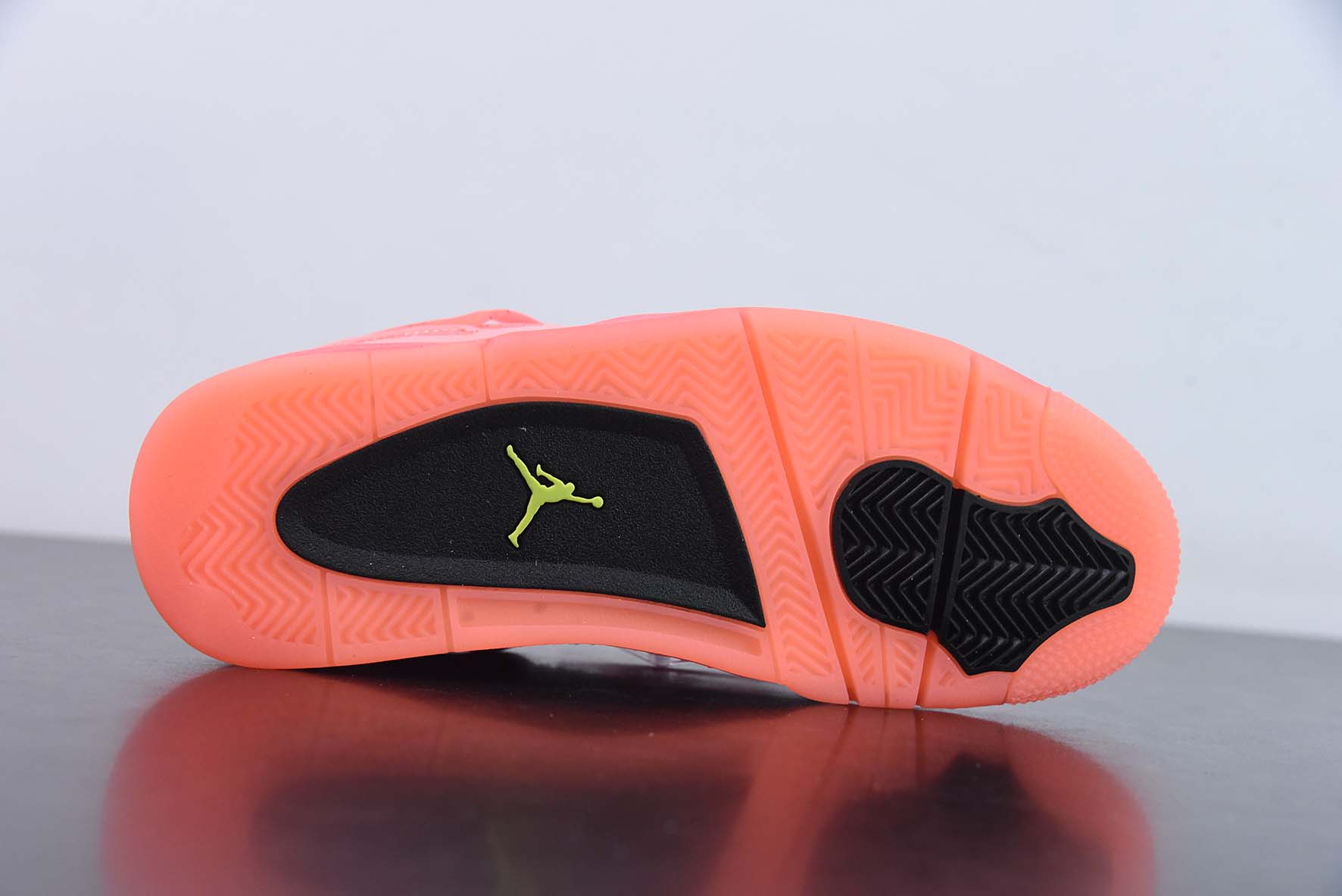 Air Jordan 4 NRG“Hot Punch” AJ4系列 骚粉漆皮运动鞋 货号：AQ9128 600