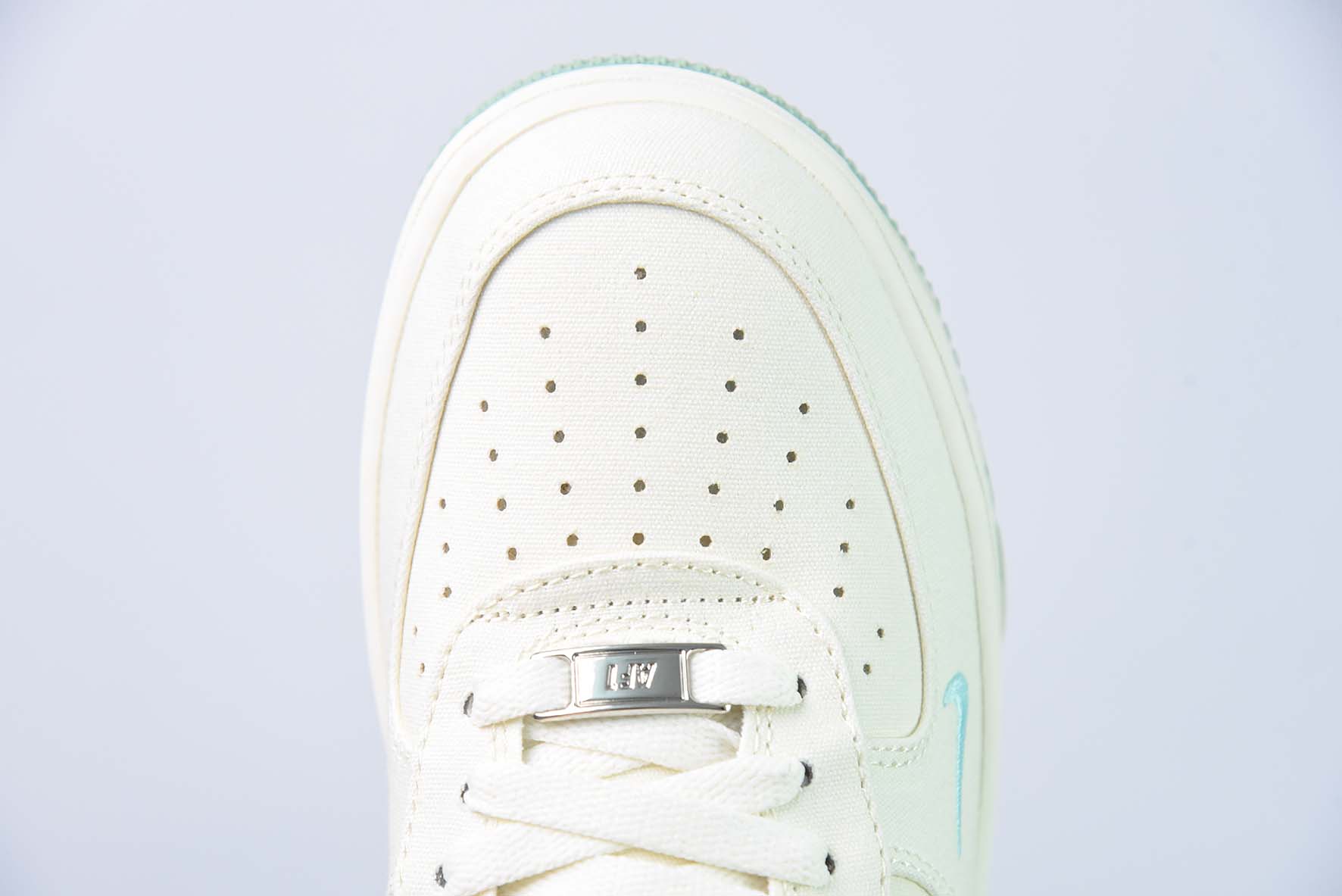 Nike Air Force 1 Low空军一号低帮运动休闲板鞋  双勾 米白蓝 货号：ME0112 555