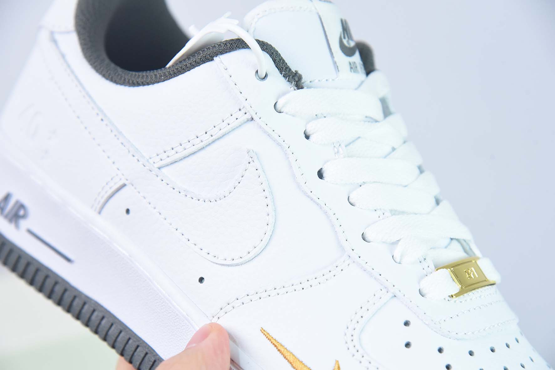 Nike Air Force 1'07"40th Anniversary/White/Dark Grey"空军一号“40周年版白暗灰金小钩”DD1225-008