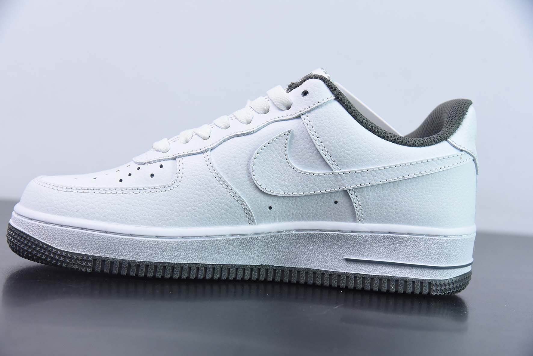 Nike Air Force 1'07"40th Anniversary/White/Dark Grey"空军一号“40周年版白暗灰金小钩”DD1225-008