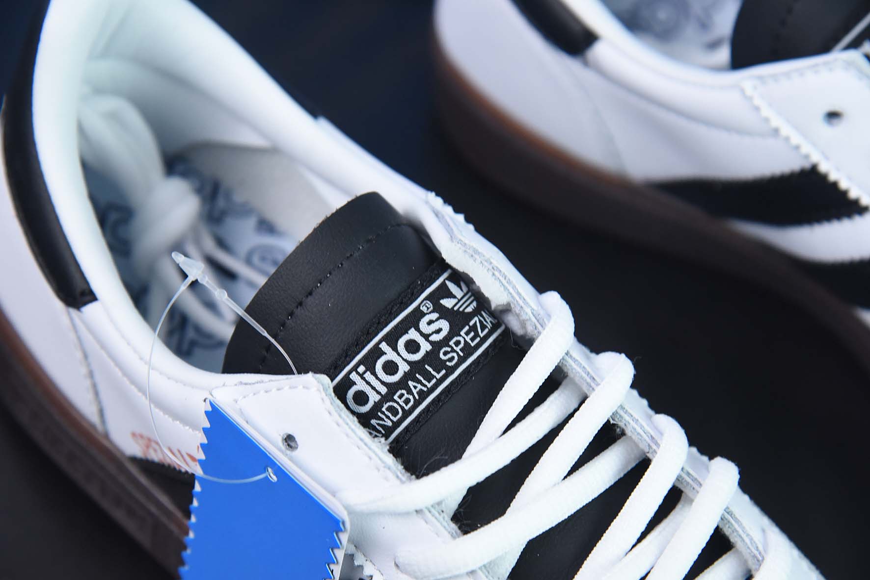 Adidas Handball Spezial  三叶草板鞋 货号：IE3403