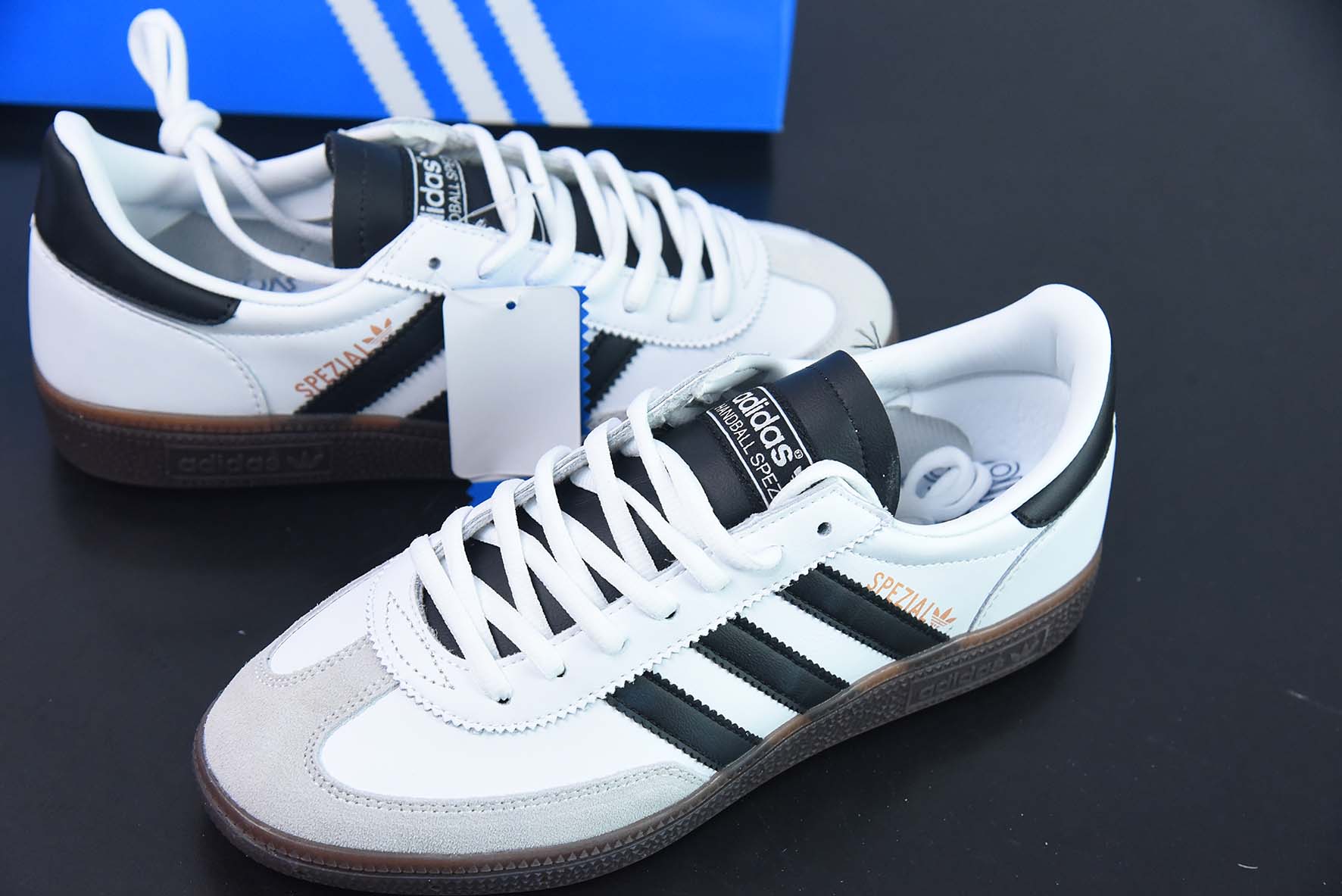 Adidas Handball Spezial 三叶草板鞋货号：IE3403 名媛网