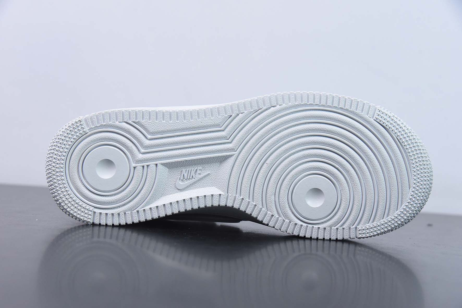 Ambush x Nk Air Force 1'07 Low "Phantom" 联名款 纯白 空军一号低帮休闲板鞋 货号:DV3464-003