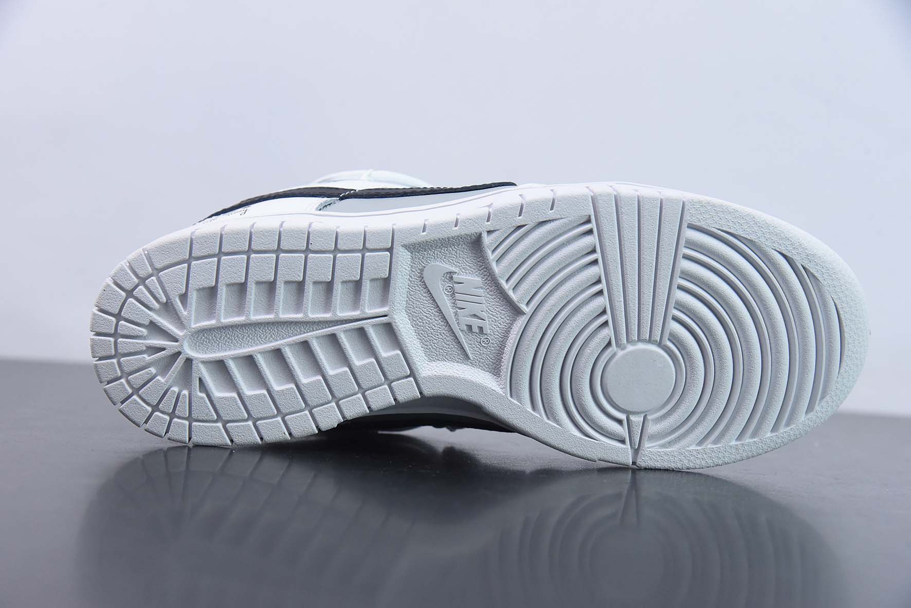 NK Dunk Low SB低帮解构绑带黑白灰低帮运动鞋 货号：DJ6188-101