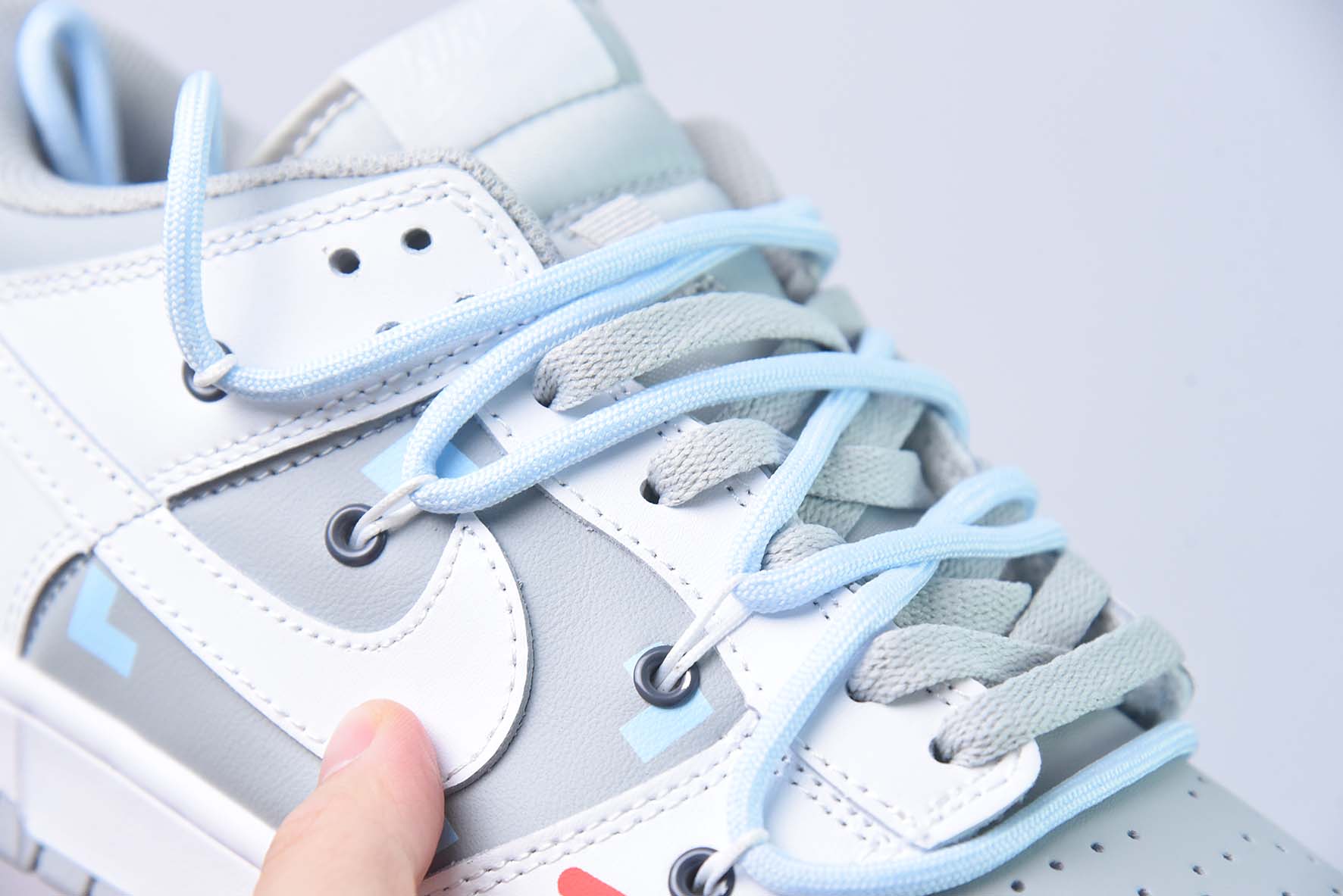 NK Dunk Low SB低帮解构绑带白灰电玩 货号：DJ6188-003
