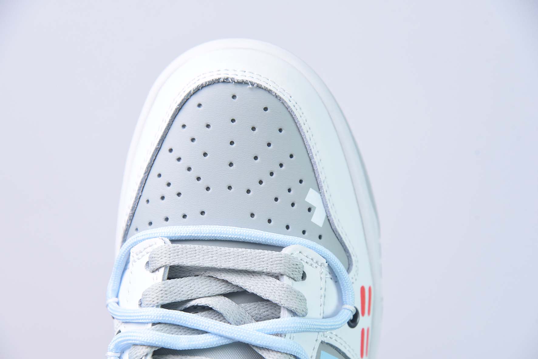 NK Dunk Low SB低帮解构绑带白灰电玩 货号：DJ6188-003