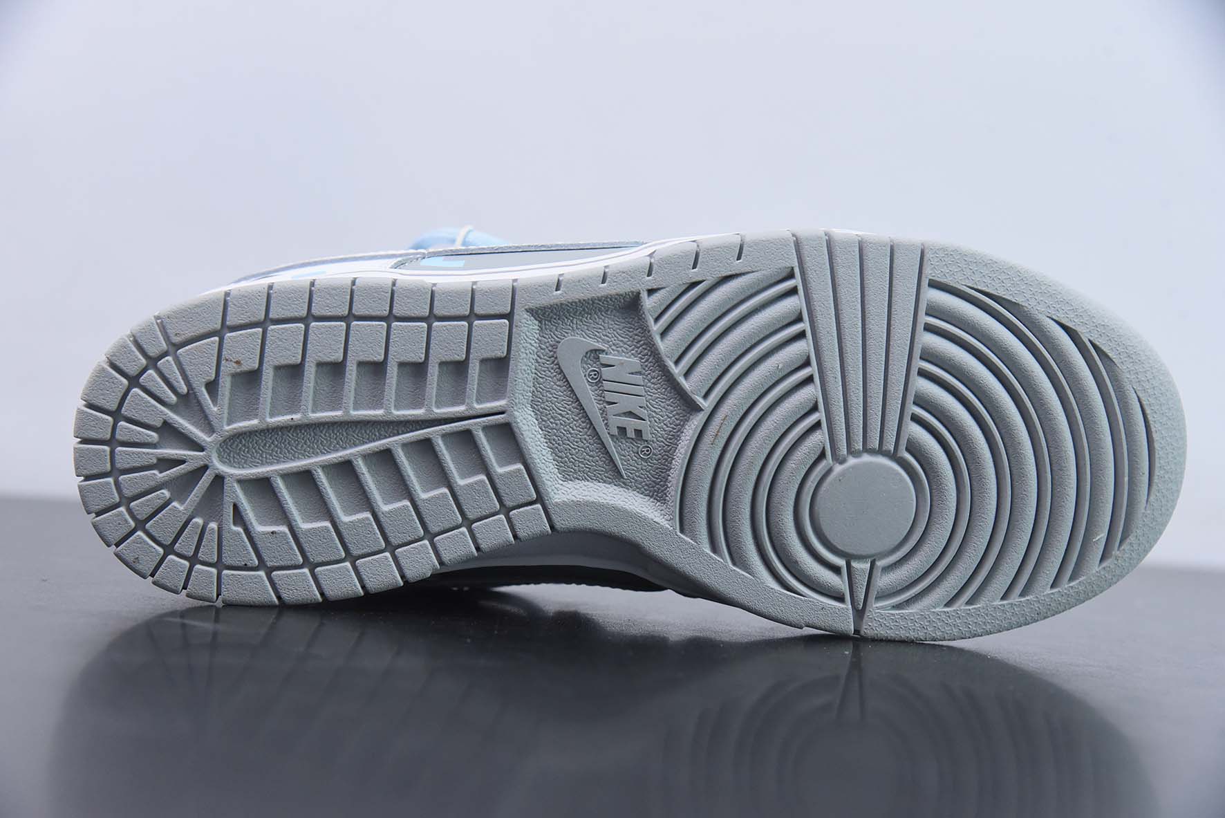 NK Dunk Low SB低帮解构绑带白灰电玩 货号：DJ6188-003