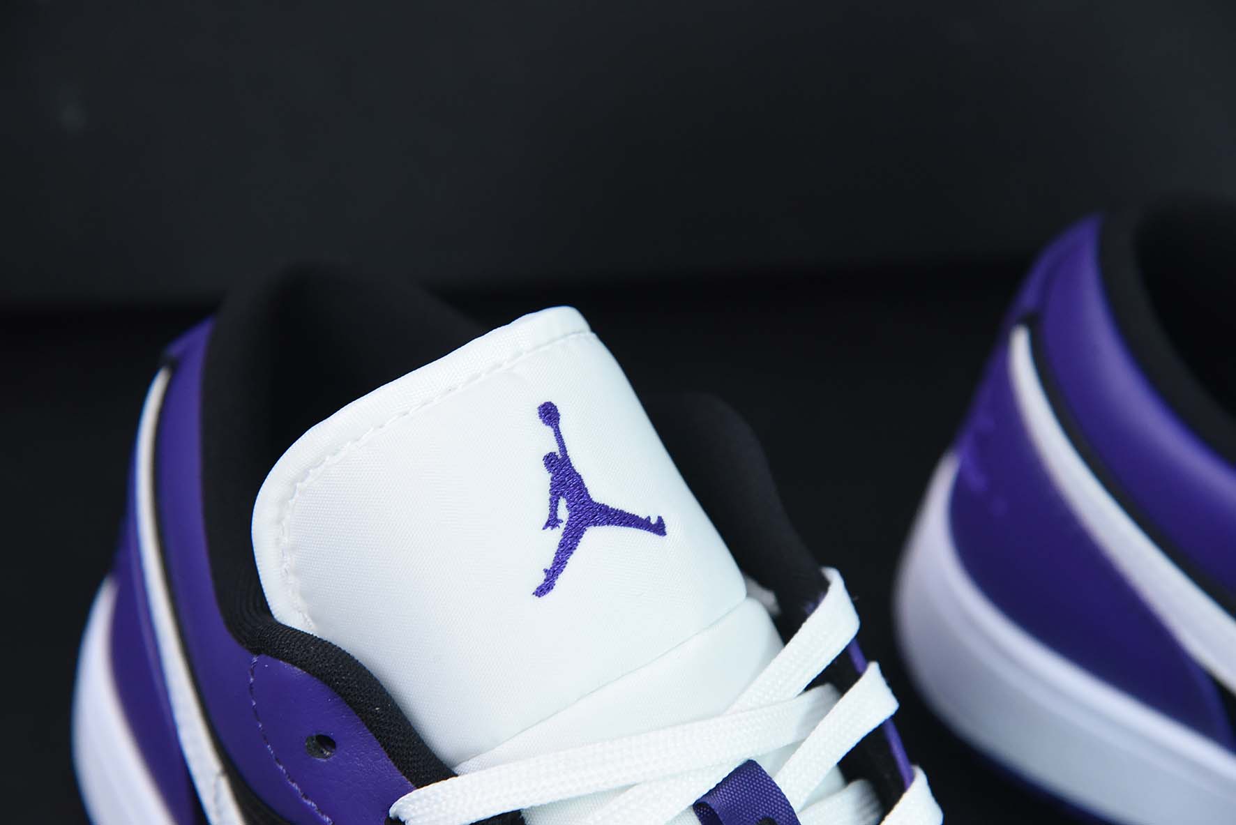 Air Jordan AJ1 Low 低帮 白钩黑紫脚趾 货号553558-501