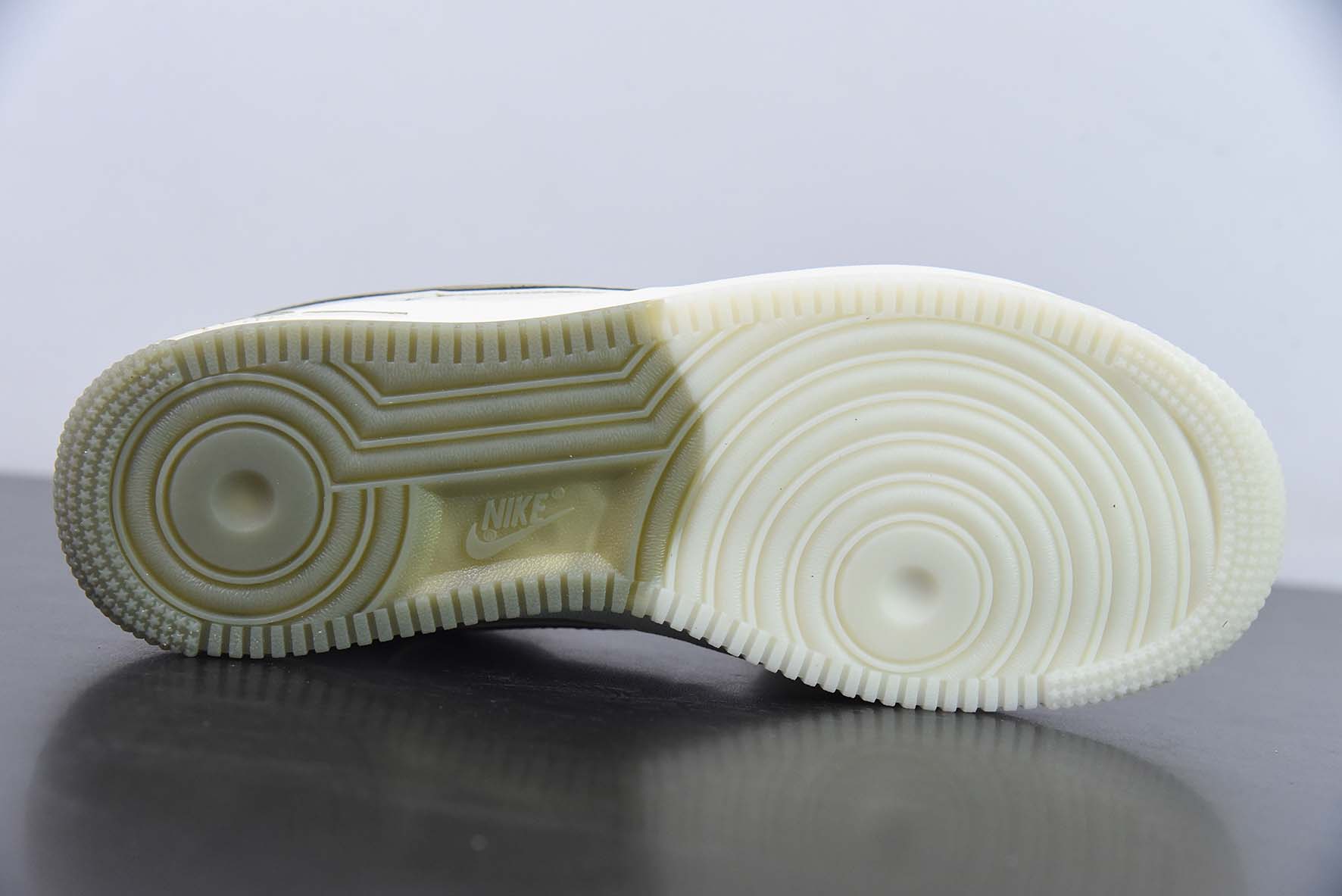 Nike Air Force 1 Low 米绿满天星空军一号低帮 货号：JJ0253-006