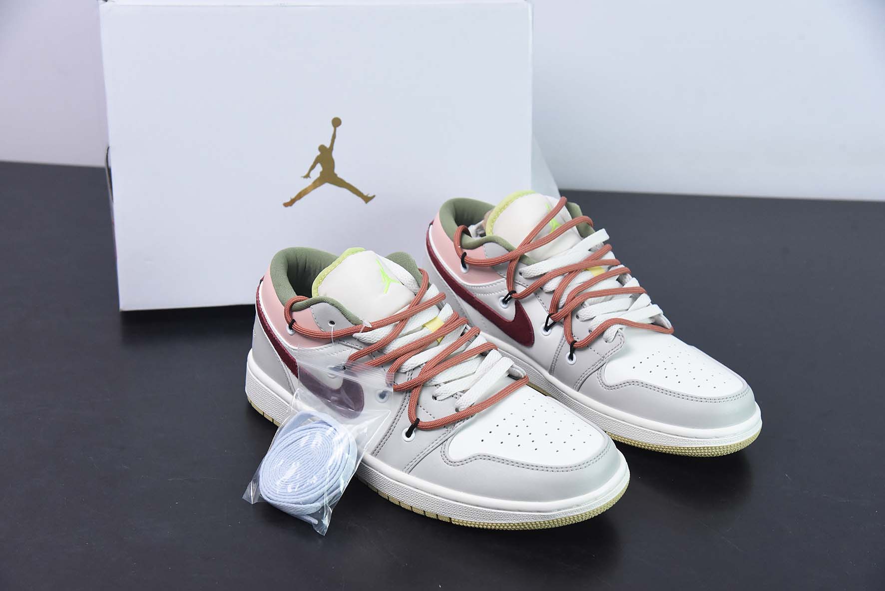 Air Jordan 1 Low 米红信仰温柔绑带低帮篮球鞋 货号:FD9906-131