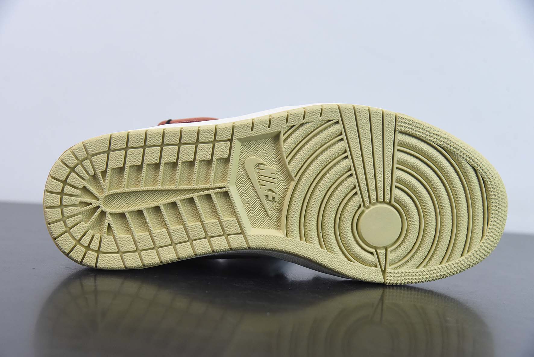 Air Jordan 1 Low 米红信仰温柔绑带低帮篮球鞋 货号:FD9906-131