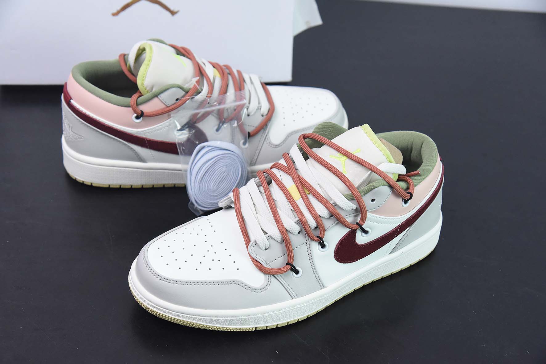 Air Jordan 1 Low 米红信仰温柔绑带低帮篮球鞋 货号:FD9906-131