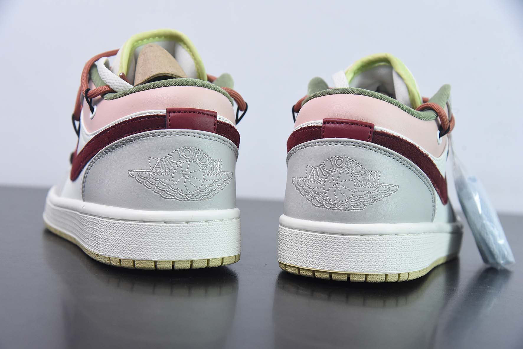 Air Jordan 1 Low 米红信仰温柔绑带低帮篮球鞋 货号:FD9906-131