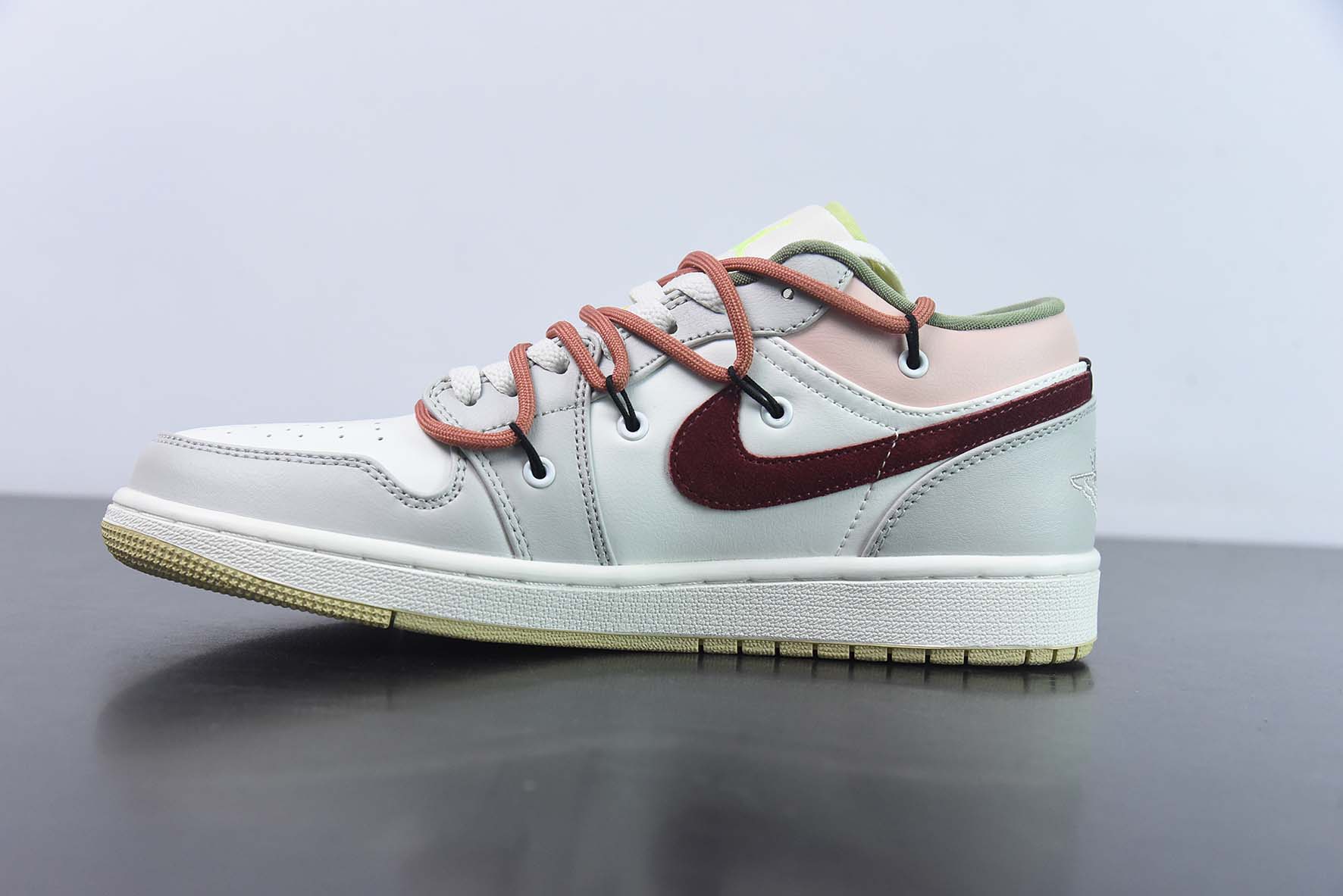 Air Jordan 1 Low 米红信仰温柔绑带低帮篮球鞋 货号:FD9906-131