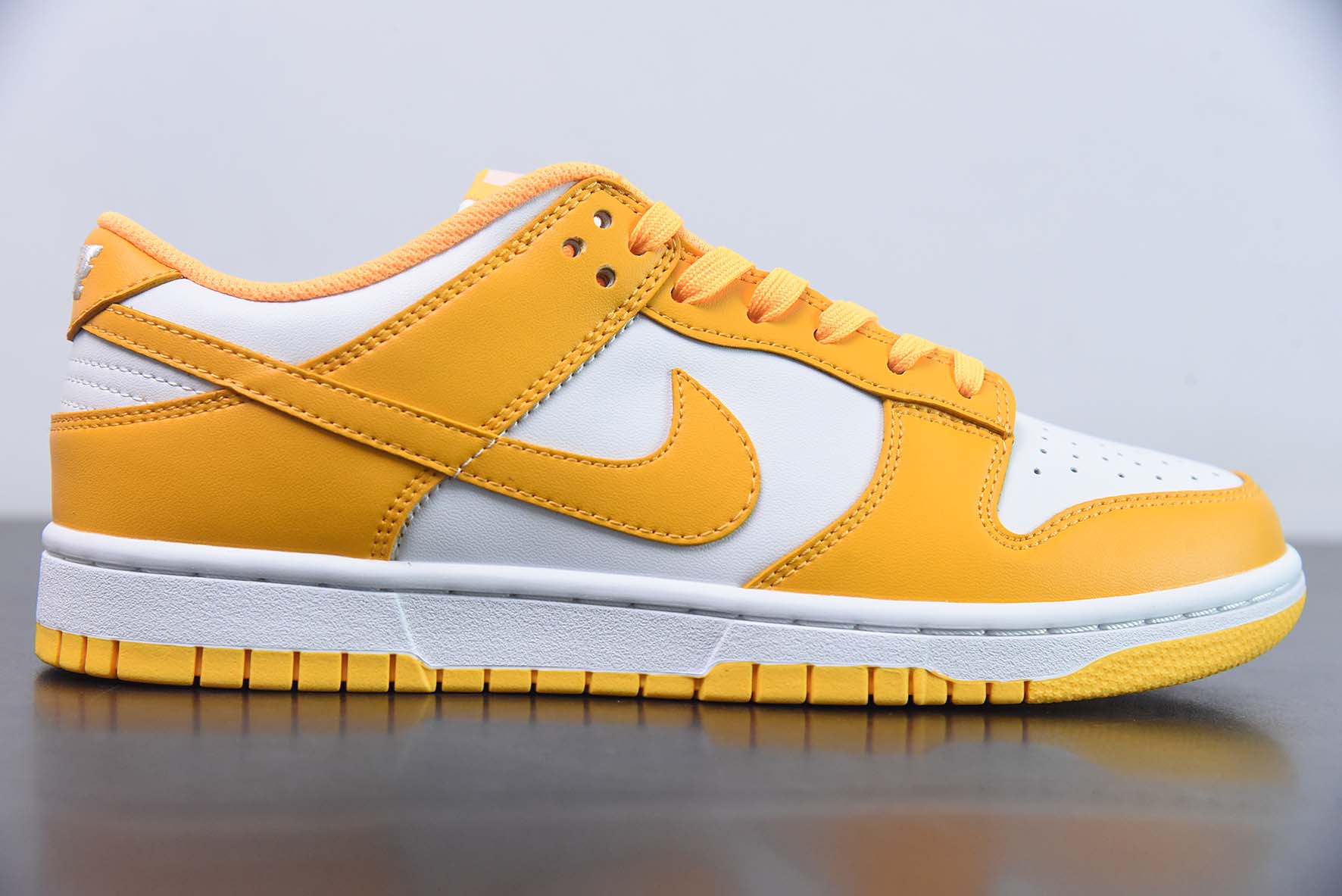 ONA75678135 Nk Dunk Low SB, serie de clavadas, color blanco y amarillo, zapatillas de skate casuales de caña baja para …