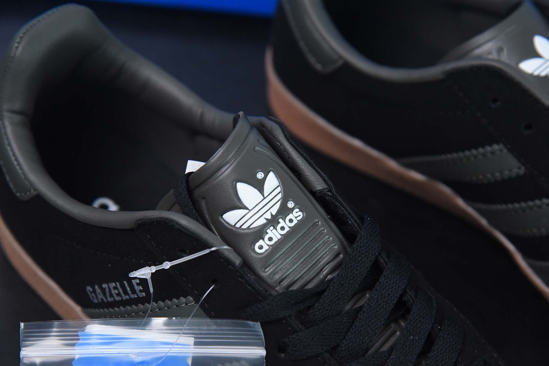 Adidas Originals Gazelle 三叶草系列运动板鞋 黑绿 货号：GX2210