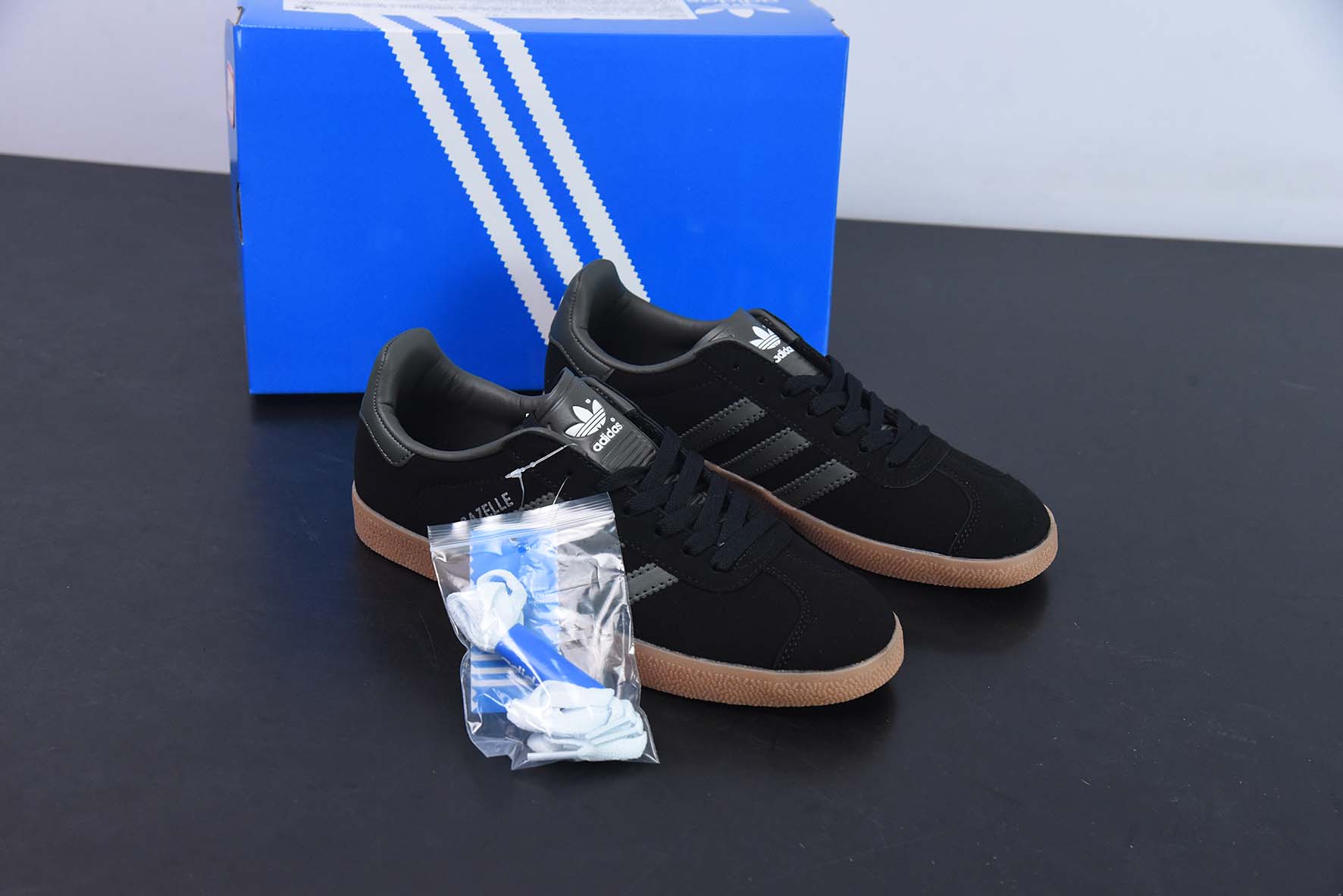 Adidas Originals Gazelle 三叶草系列运动板鞋 黑绿 货号：GX2210