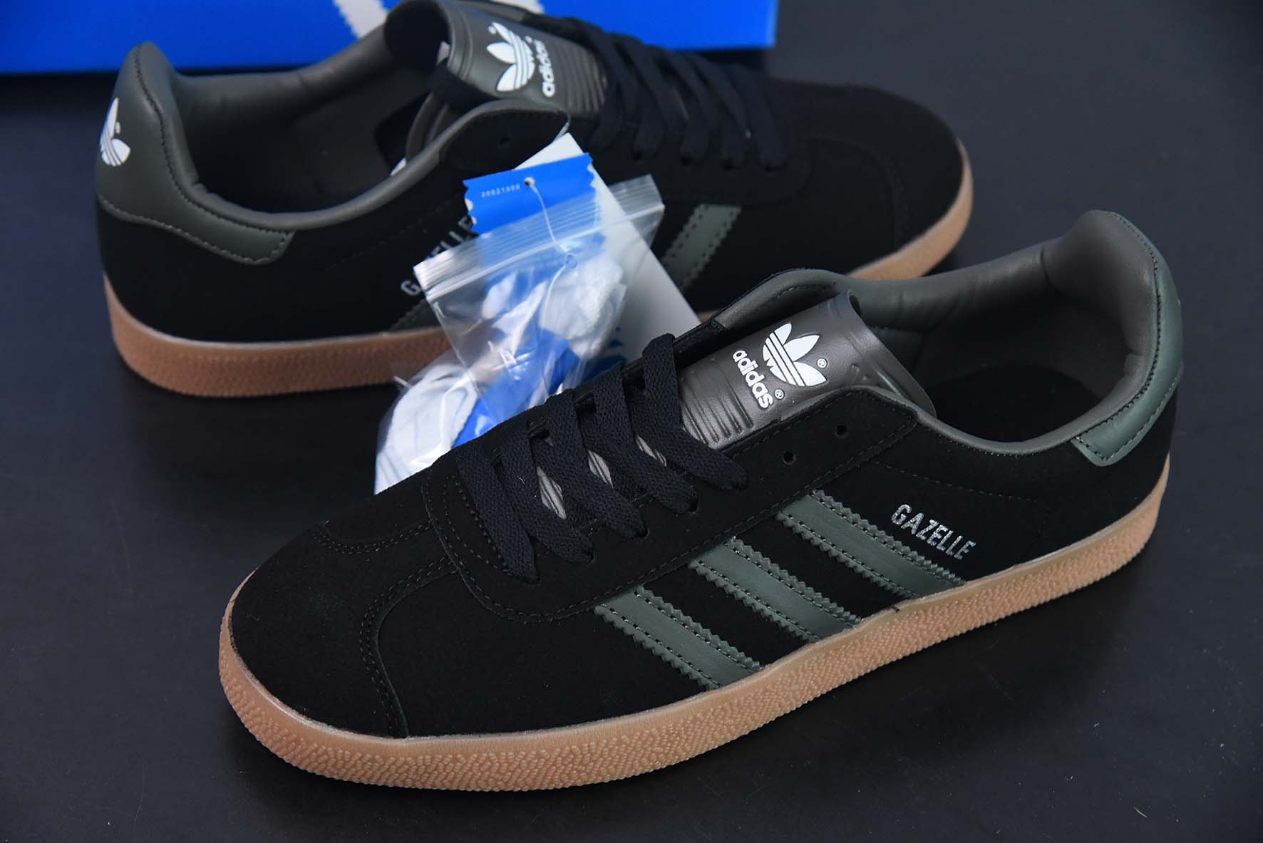 Adidas Originals Gazelle 三叶草系列运动板鞋 黑绿 货号：GX2210