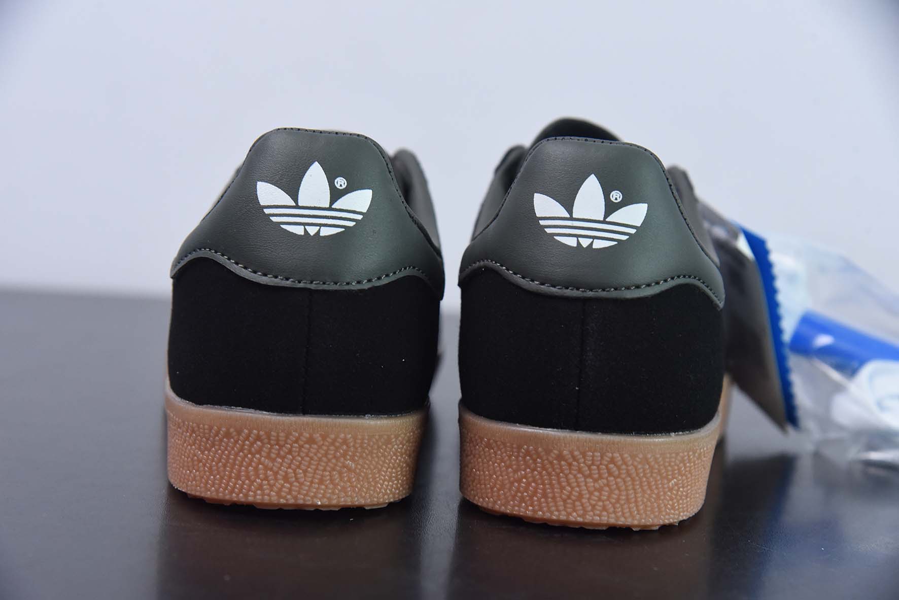 Adidas Originals Gazelle 三叶草系列运动板鞋 黑绿 货号：GX2210