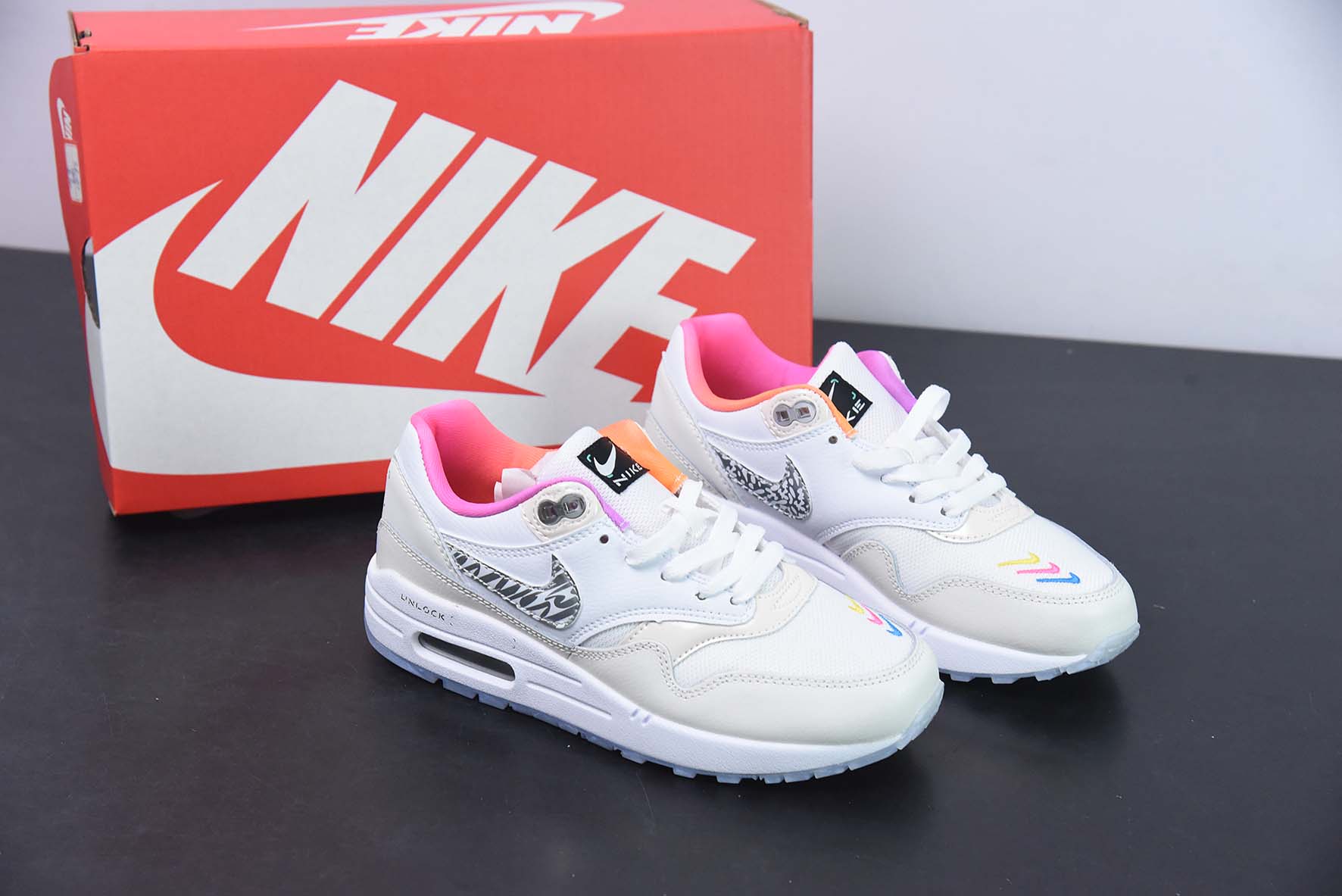 Nike Air Max 1 PRM公司级版本 复古休闲跑步鞋  货号：FN0608 101