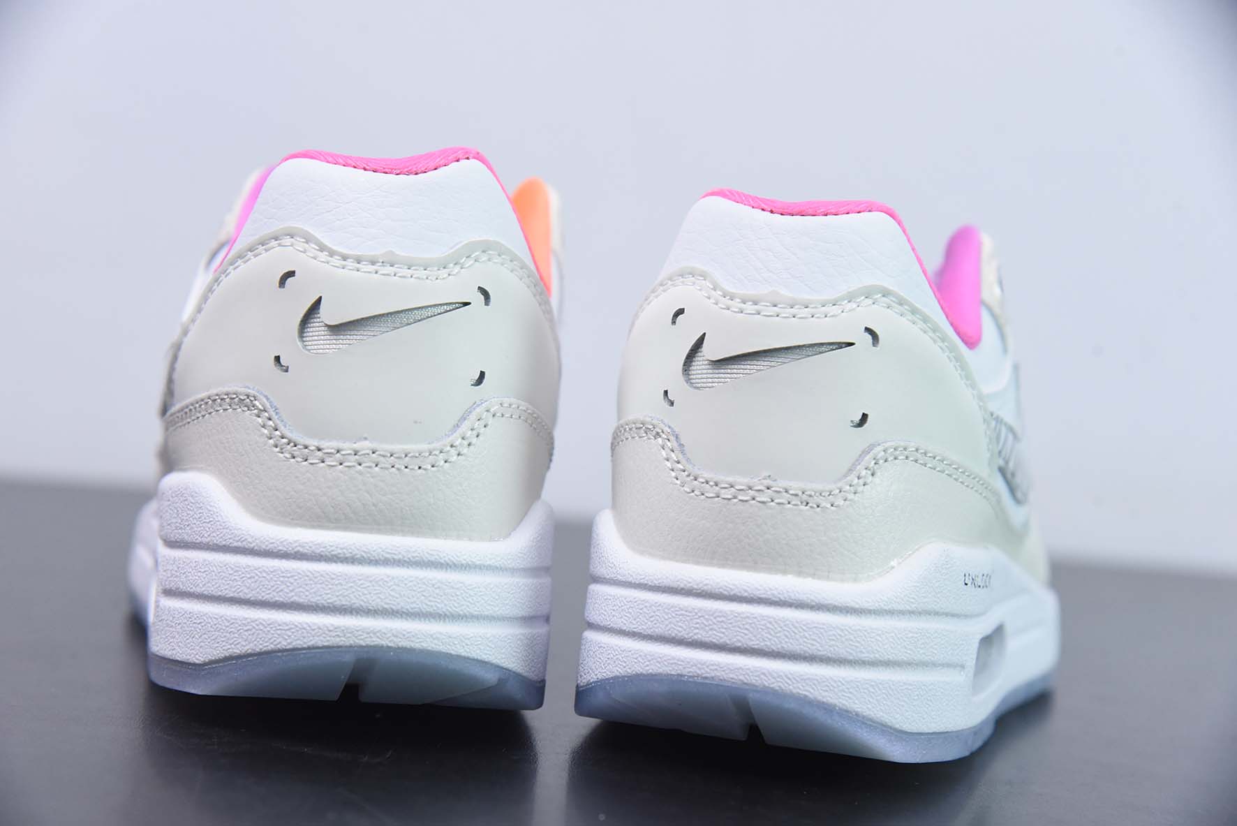 Nike Air Max 1 PRM公司级版本 复古休闲跑步鞋  货号：FN0608 101
