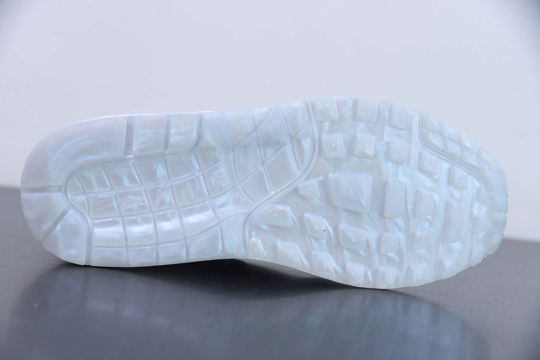 Nike Air Max 1 PRM公司级版本 复古休闲跑步鞋  货号：FN0608 101