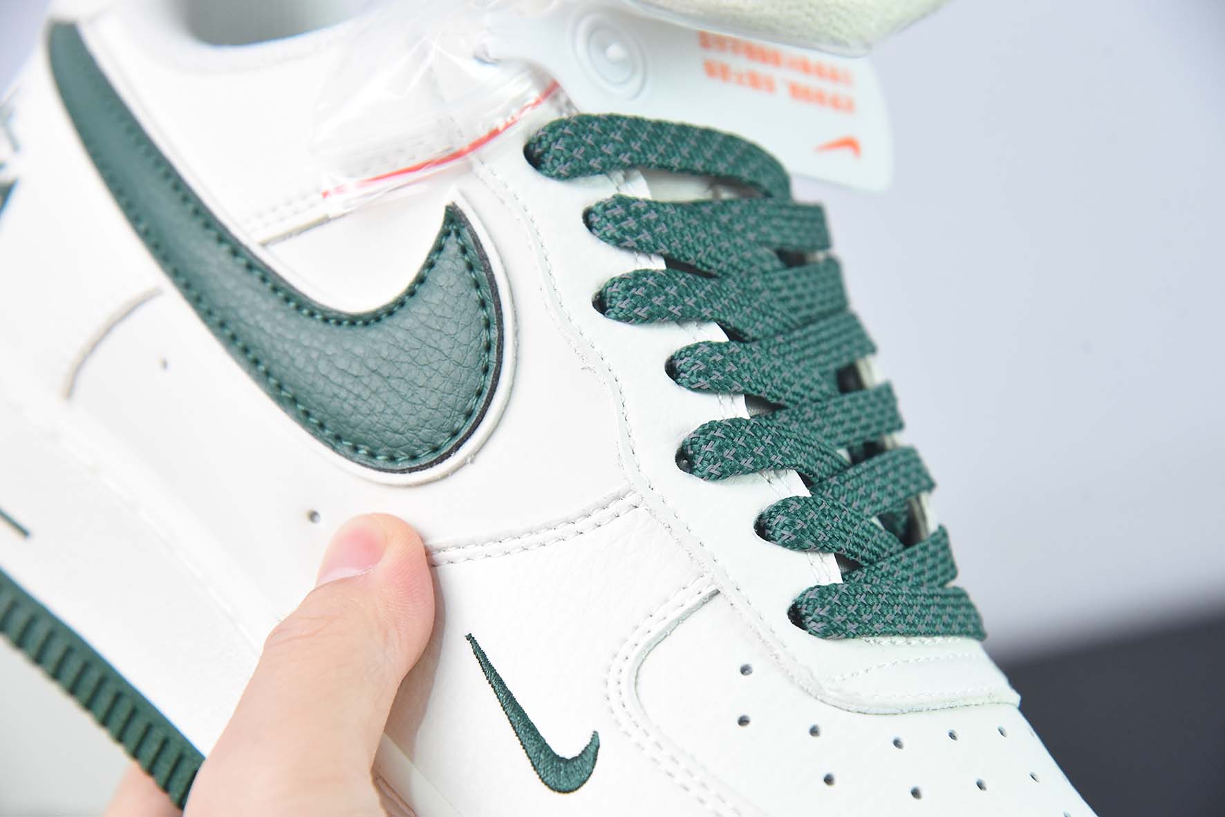NIke Air Force 1 '07 Low “斯图西联名--米白墨绿”空军一号运动鞋 货号:AE1686106