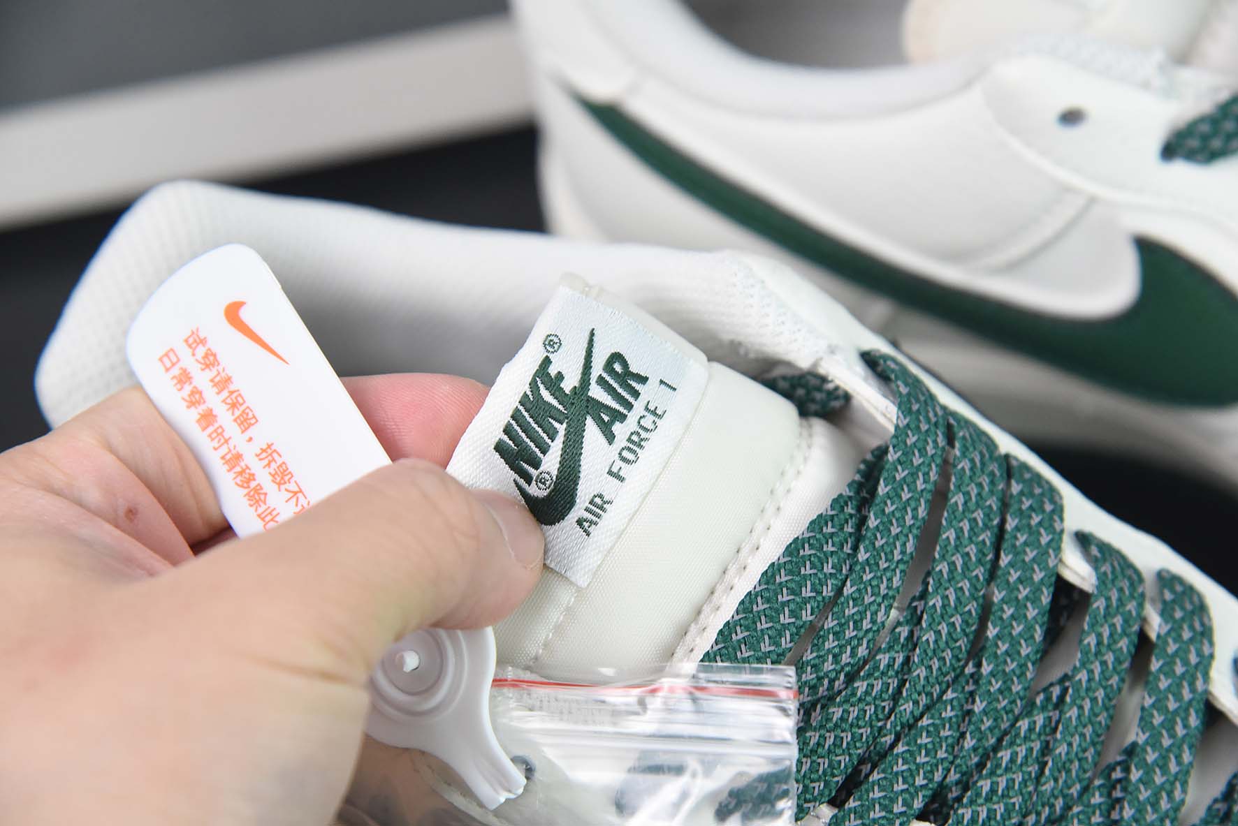 NIke Air Force 1 '07 Low “斯图西联名--米白墨绿”空军一号运动鞋 货号:AE1686106