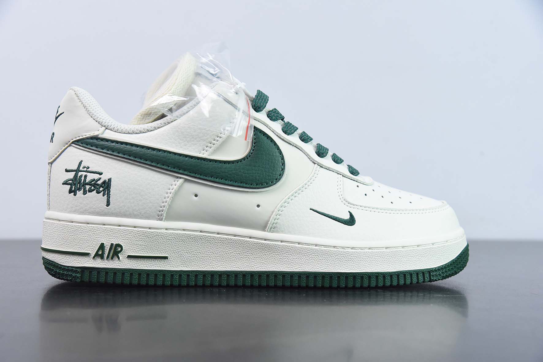NIke Air Force 1 '07 Low “斯图西联名--米白墨绿”空军一号运动鞋 货号:AE1686106