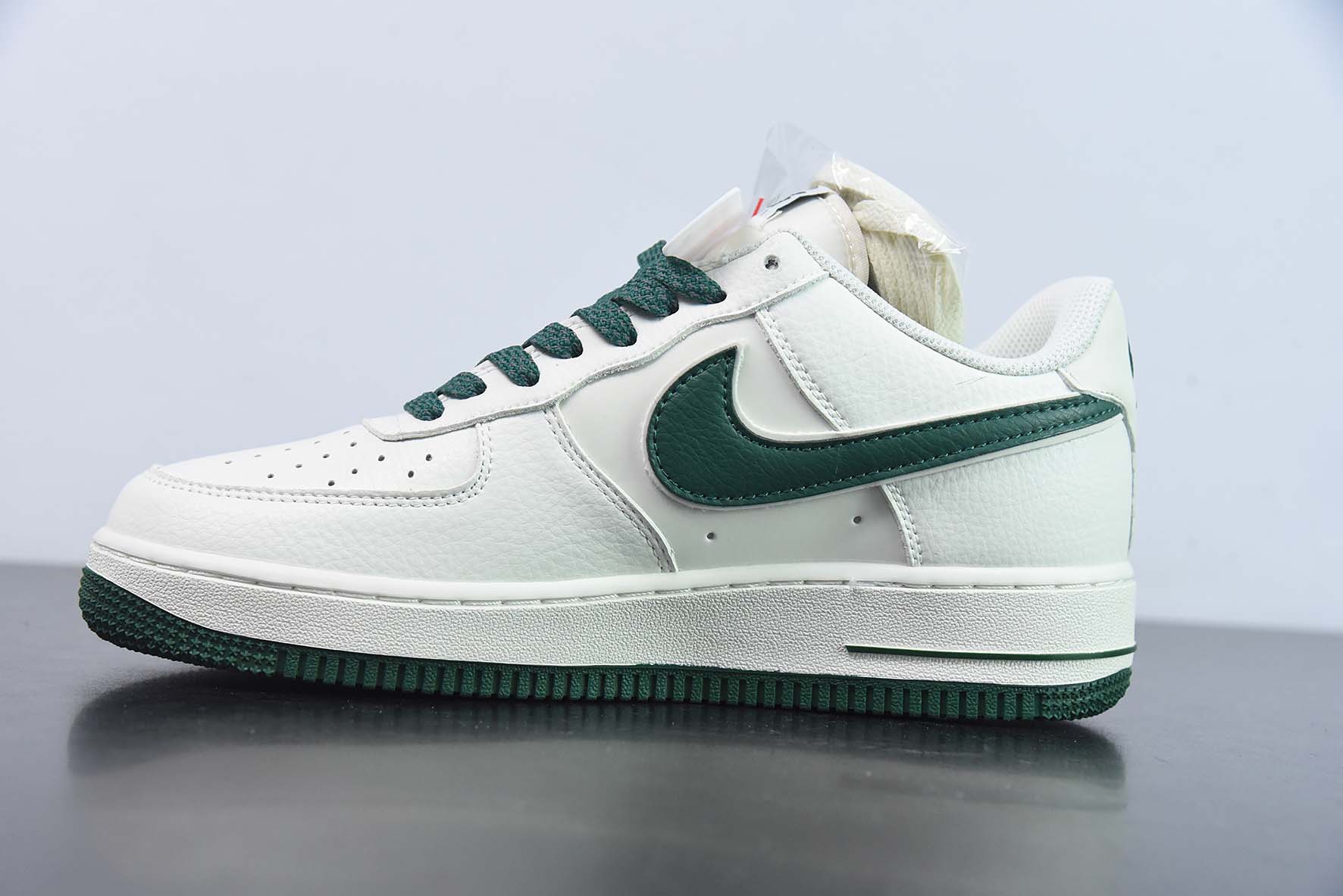 NIke Air Force 1 '07 Low “斯图西联名--米白墨绿”空军一号运动鞋 货号:AE1686106