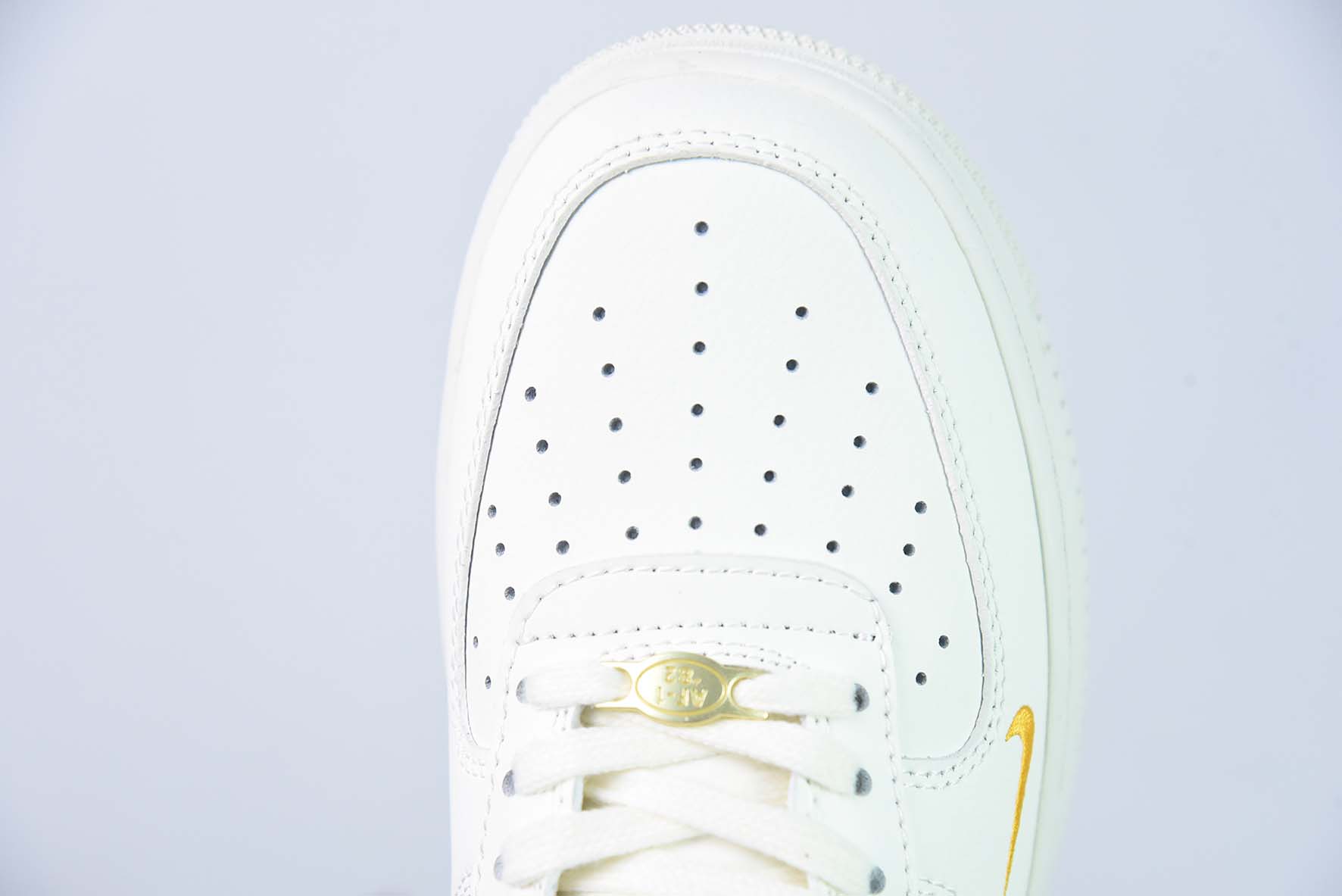NIke Air Force 1 '07 Low “40周年纪念款--米白金黄”空军一号 低帮货号:DQ7658-105