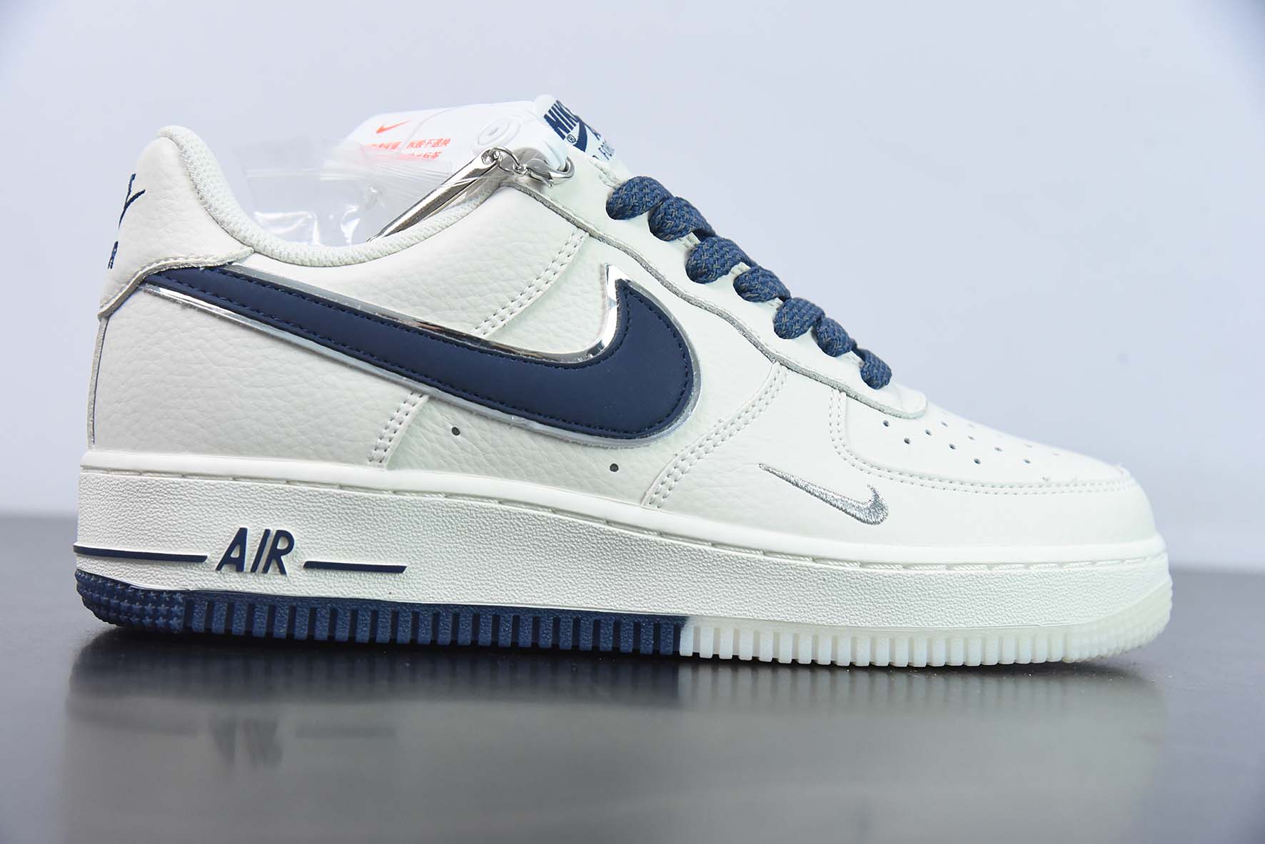 NAE69296930 Nk Air Force 1 '07 Low suela de dos tonos azul marino oscuro cielo estrellado Air Force One low top zapatil…