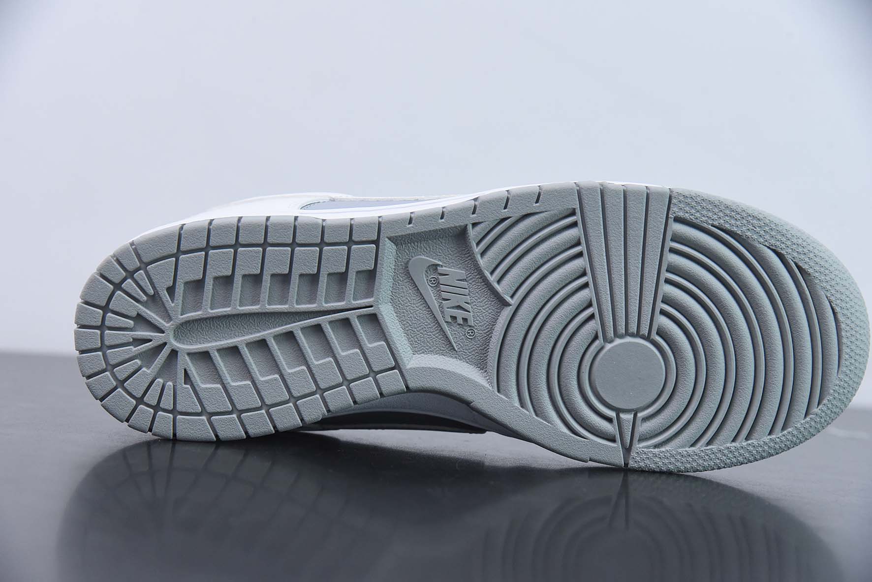 Nike Dunk Low 低帮休闲板鞋 白灰 货号：DJ6188-003