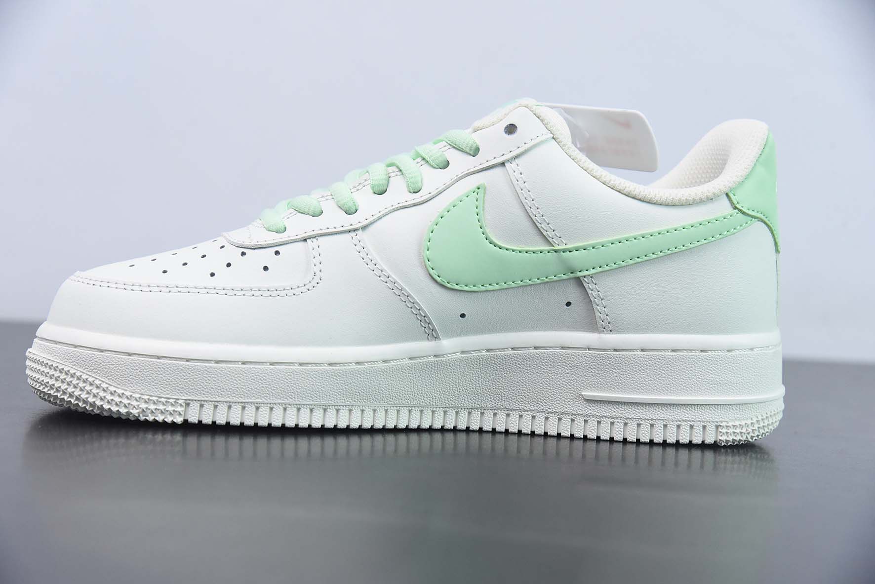 NK Air Force 1 空军一号低帮运动休闲板鞋白蒂芙尼绿 货号：CQ5059-223