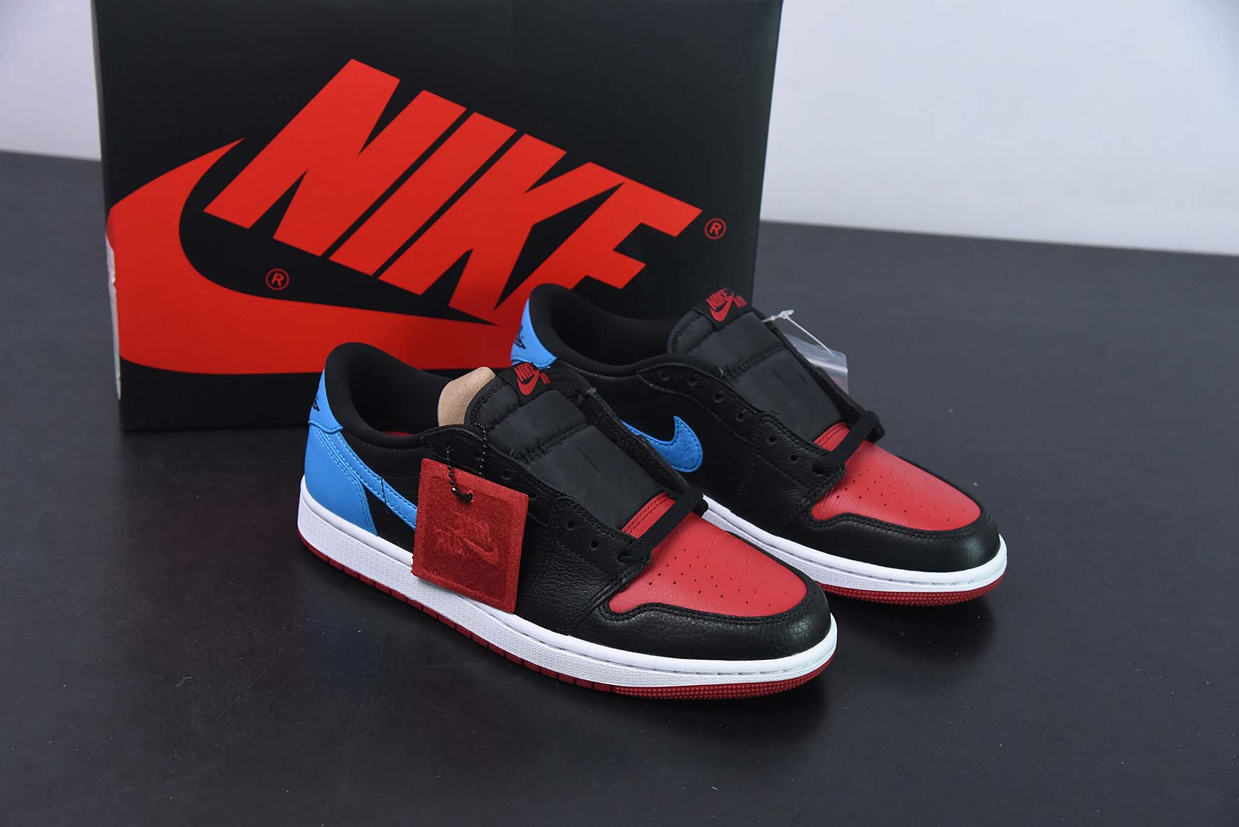 Air Jordan 1 Low OG AJ1反转警灯 黑红蓝 低帮篮球鞋 货号：CZ0775-046